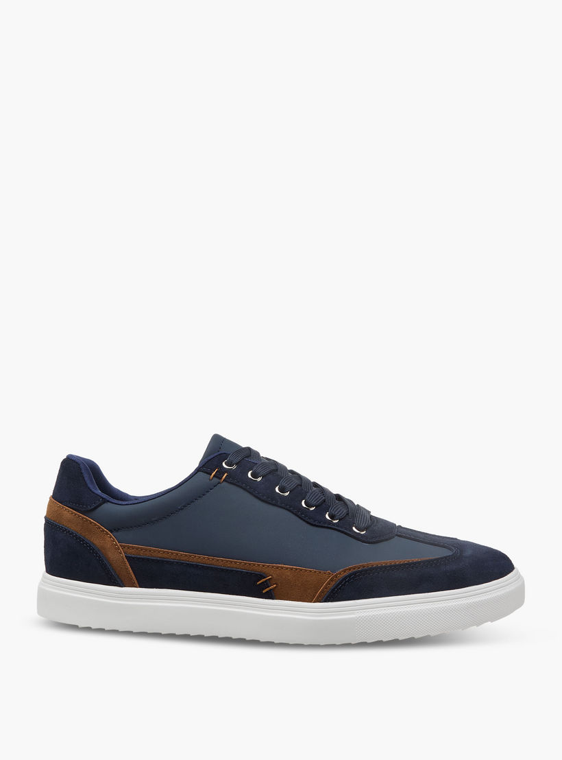 حذاء سنيكرز متعدد التصاميم برباط إغلاق للرجال من إل بي إل من شو إكسبريس-men-shoes-sneakers-image-3