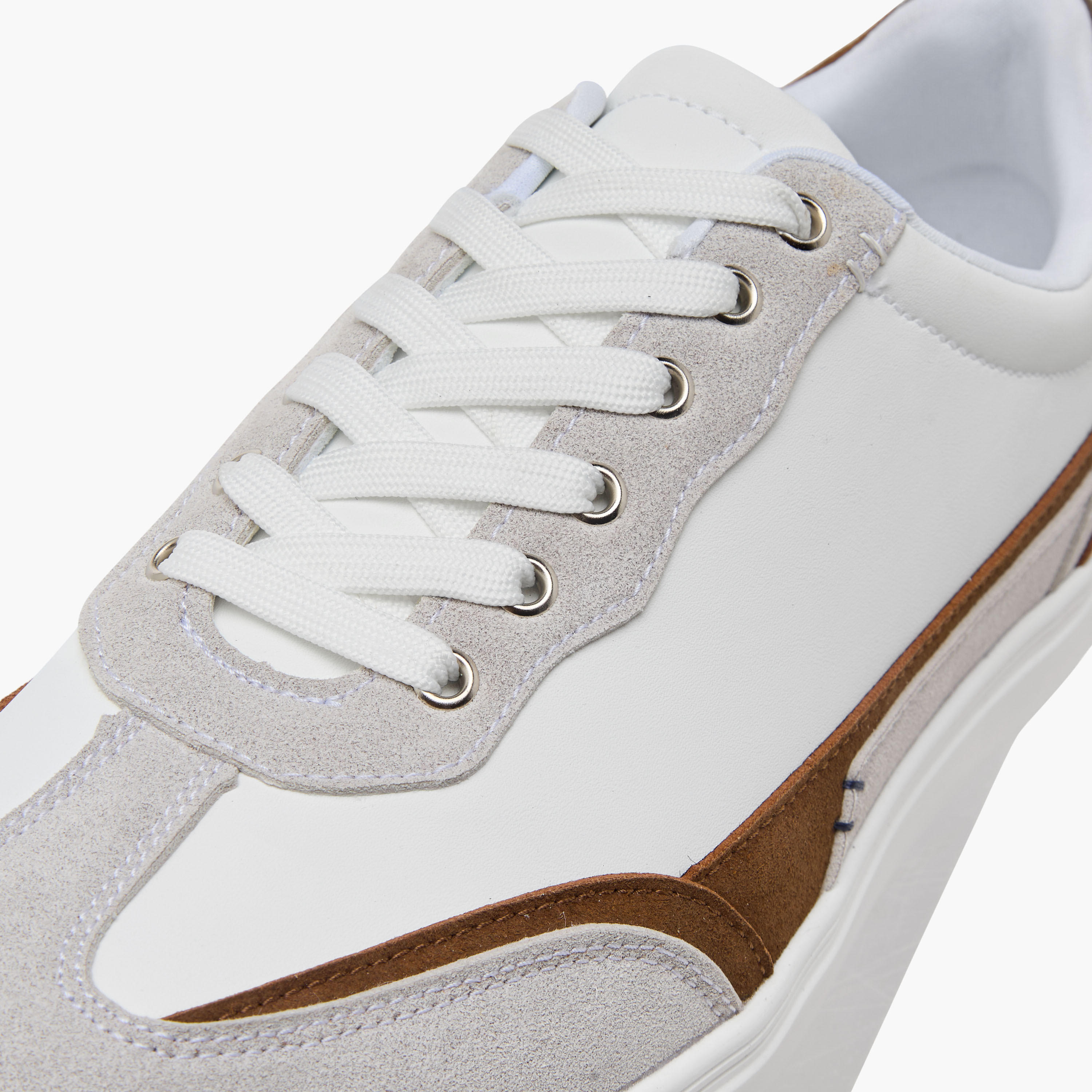 حذاء سنيكرز متعدد التصاميم برباط إغلاق للرجال من إل بي إل من شو إكسبريس-men-shoes-sneakers-image-4