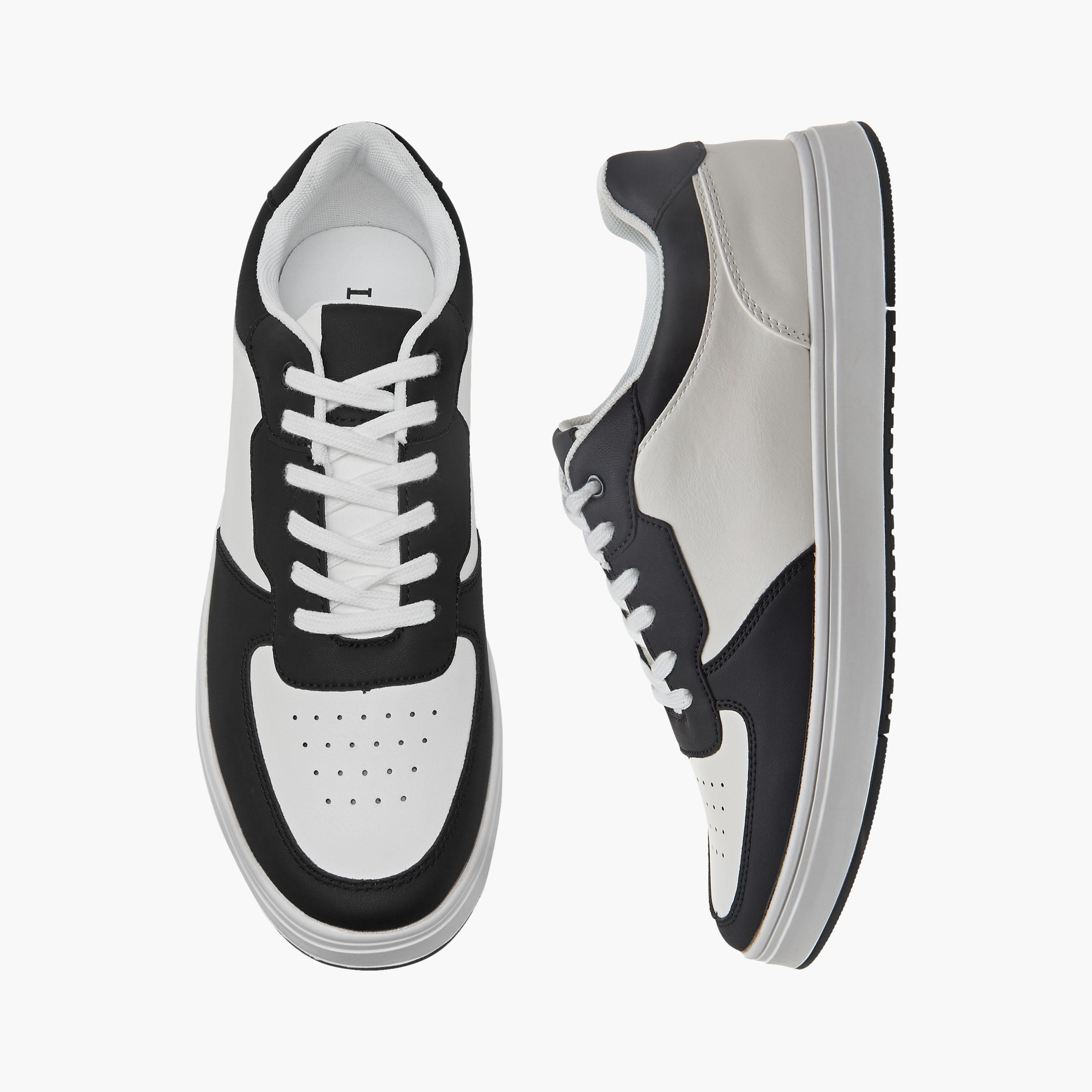 حذاء سنيكرز مثقب برباط إغلاق للرجال من إل بي إل من شو إكسبريس-men-shoes-sneakers-image-1