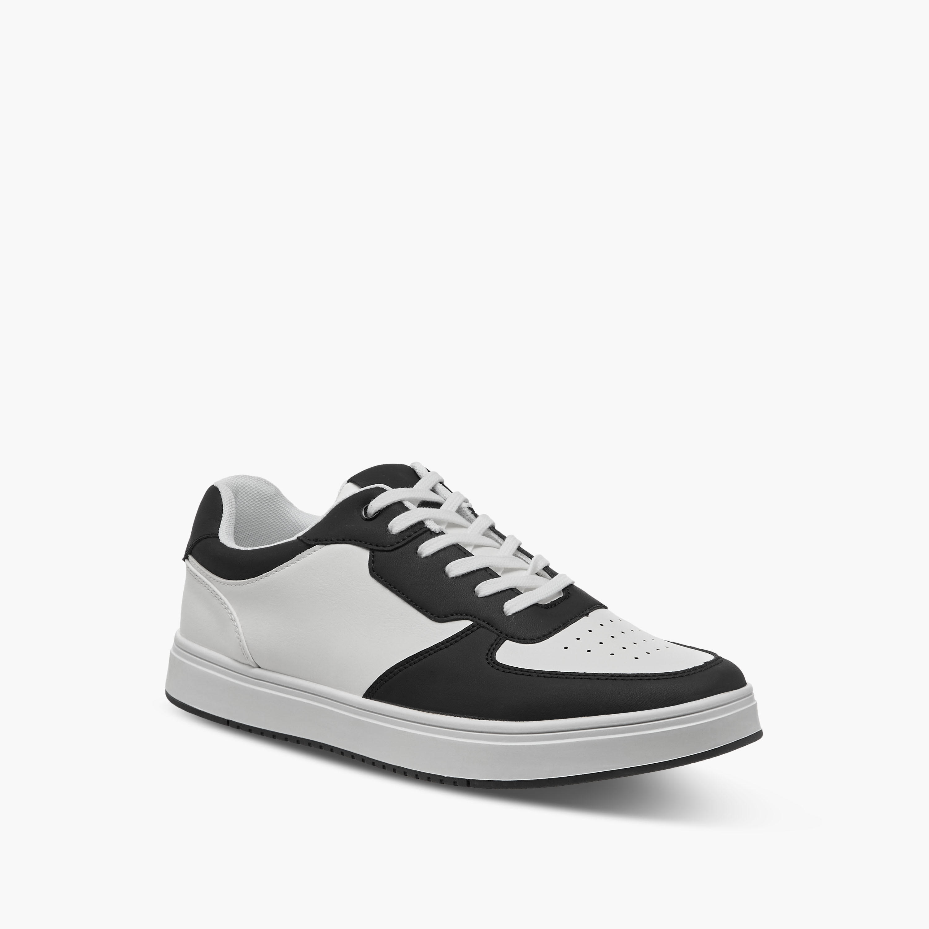 حذاء سنيكرز مثقب برباط إغلاق للرجال من إل بي إل من شو إكسبريس-men-shoes-sneakers-image-3