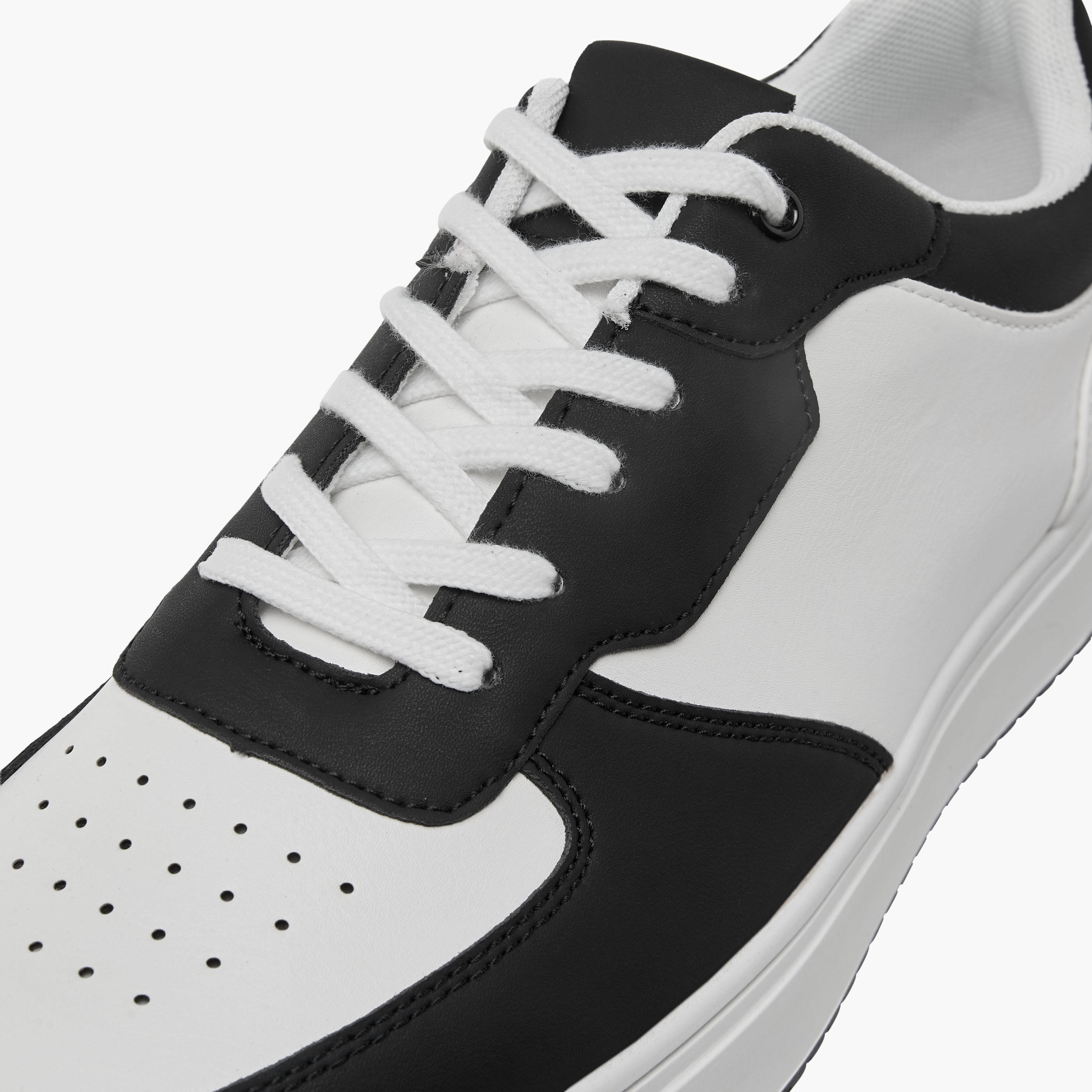 حذاء سنيكرز مثقب برباط إغلاق للرجال من إل بي إل من شو إكسبريس-men-shoes-sneakers-image-5