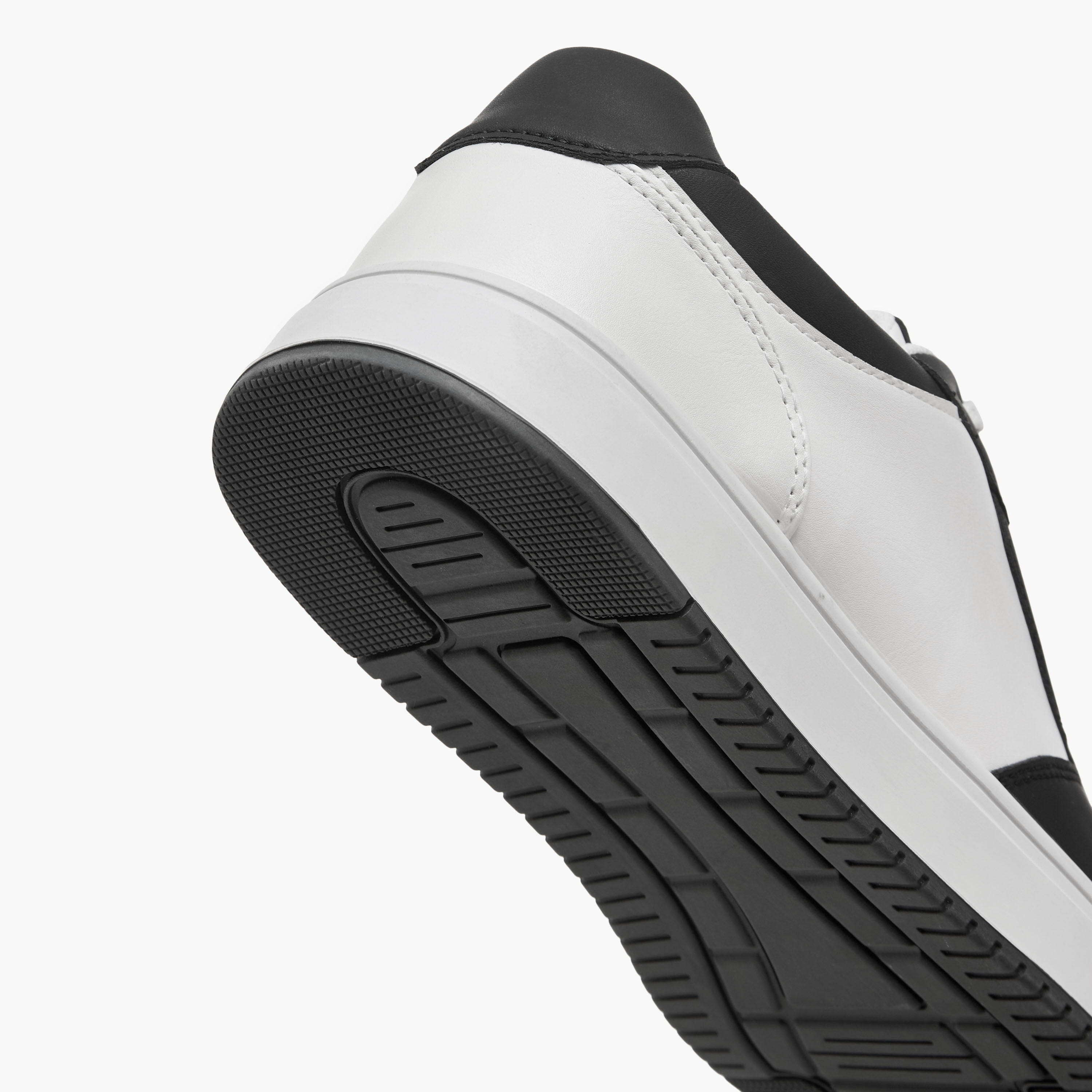 حذاء سنيكرز مثقب برباط إغلاق للرجال من إل بي إل من شو إكسبريس-men-shoes-sneakers-image-7