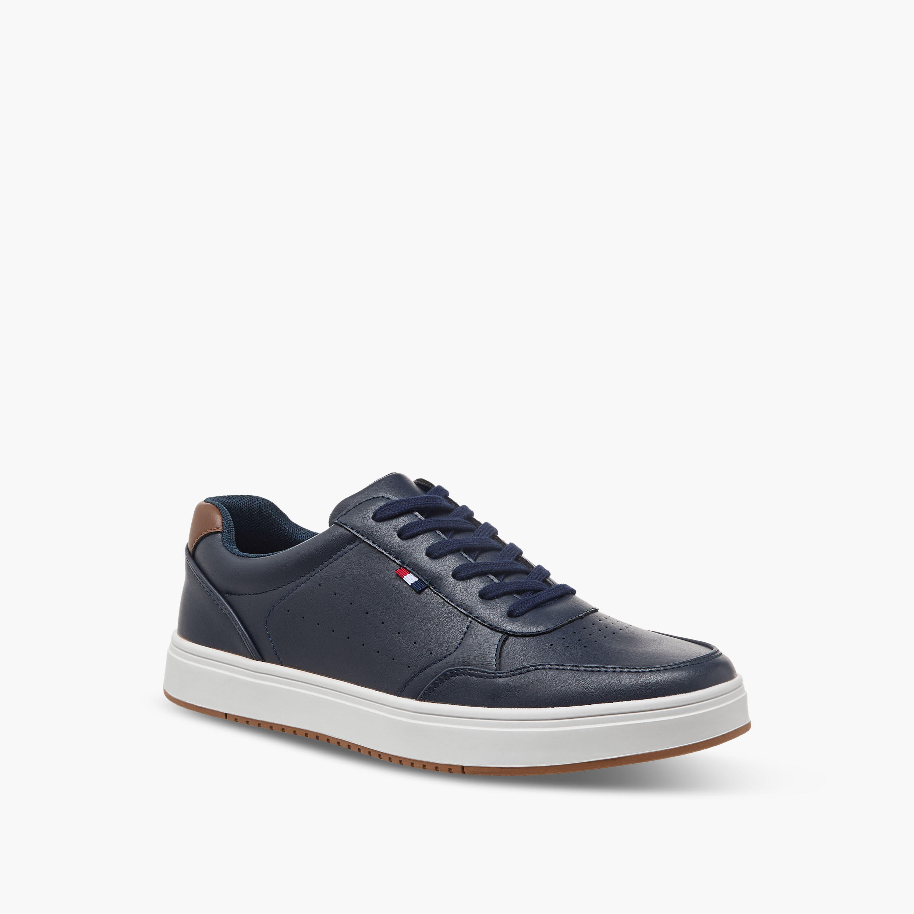 حذاء سنيكرز بألواح ورباط إغلاق من إل بي إل من شو إكسبريس-men-shoes-sneakers-image-2