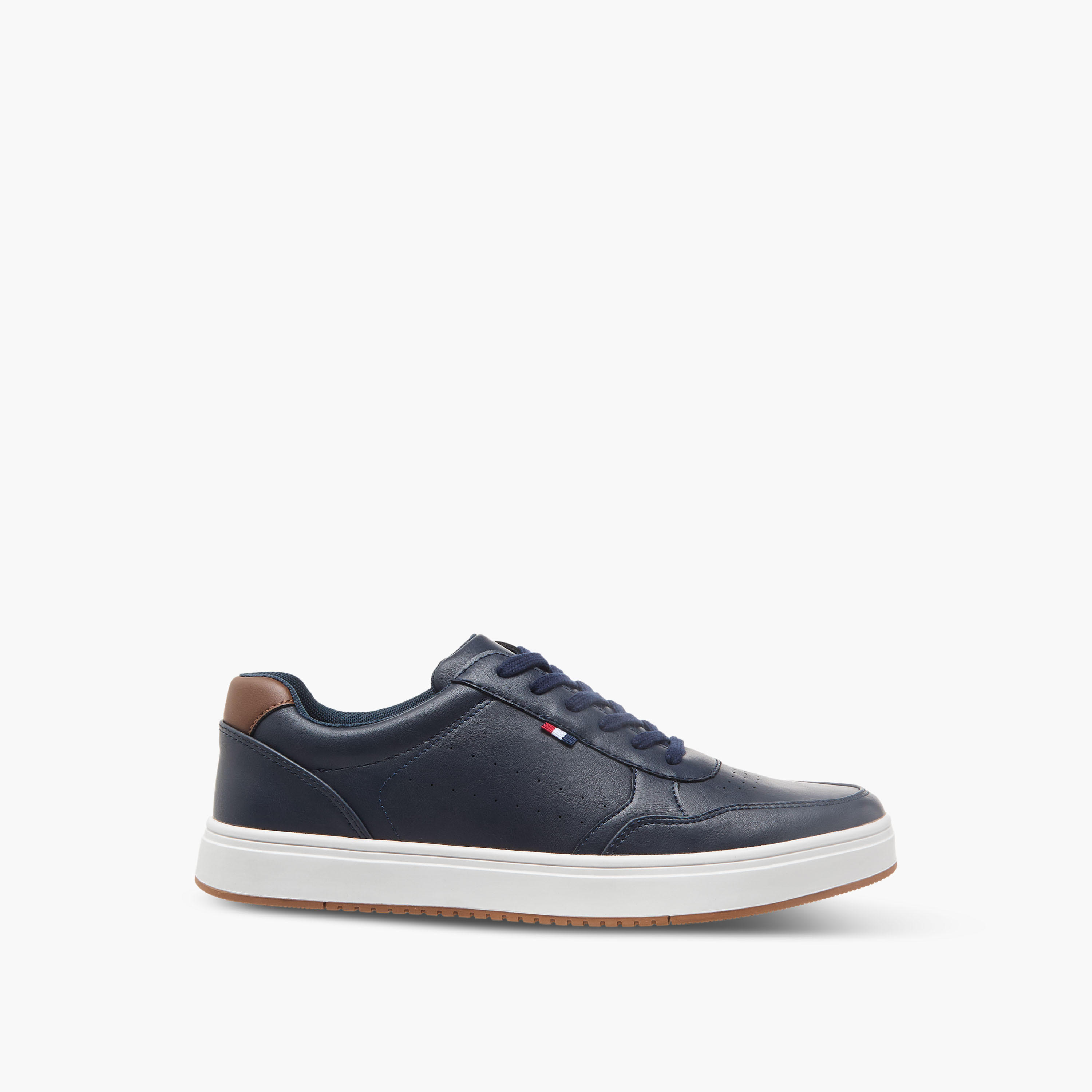 حذاء سنيكرز بألواح ورباط إغلاق من إل بي إل من شو إكسبريس-men-shoes-sneakers-image-3