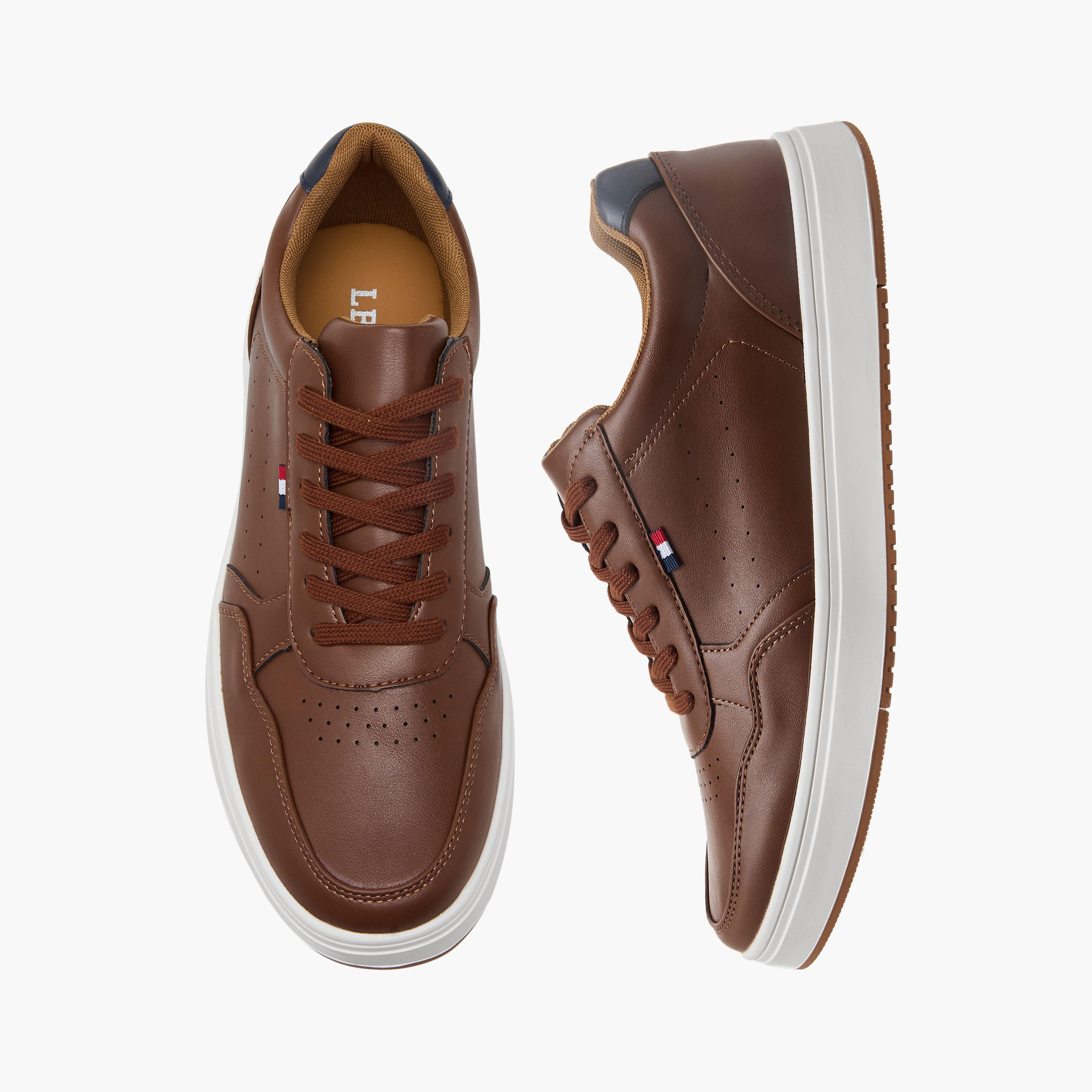 حذاء سنيكرز بألواح ورباط إغلاق من إل بي إل من شو إكسبريس-men-shoes-sneakers-image-1