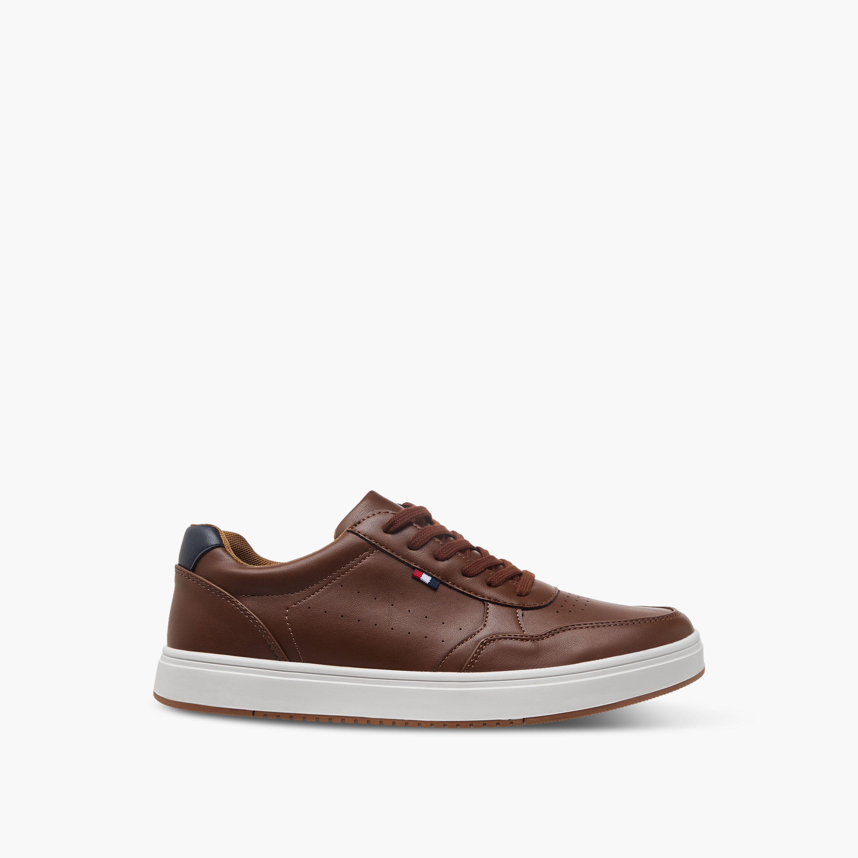 حذاء سنيكرز بألواح ورباط إغلاق من إل بي إل من شو إكسبريس-men-shoes-sneakers-image-3