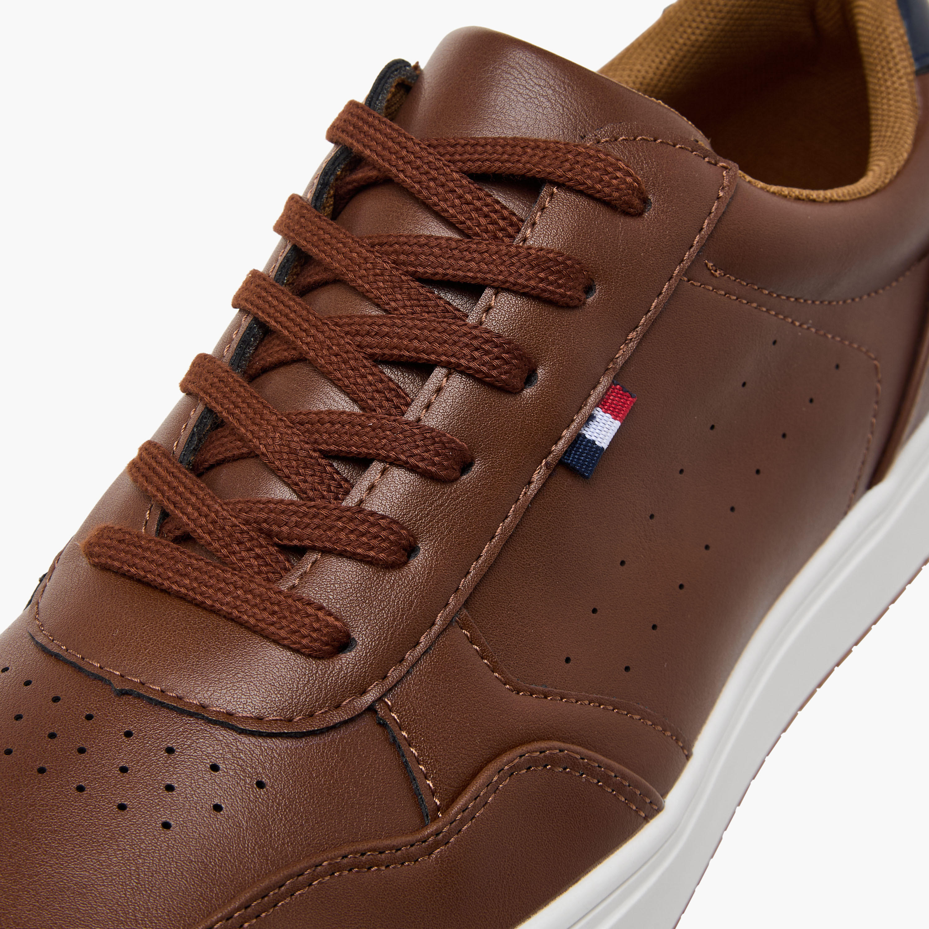 حذاء سنيكرز بألواح ورباط إغلاق من إل بي إل من شو إكسبريس-men-shoes-sneakers-image-4