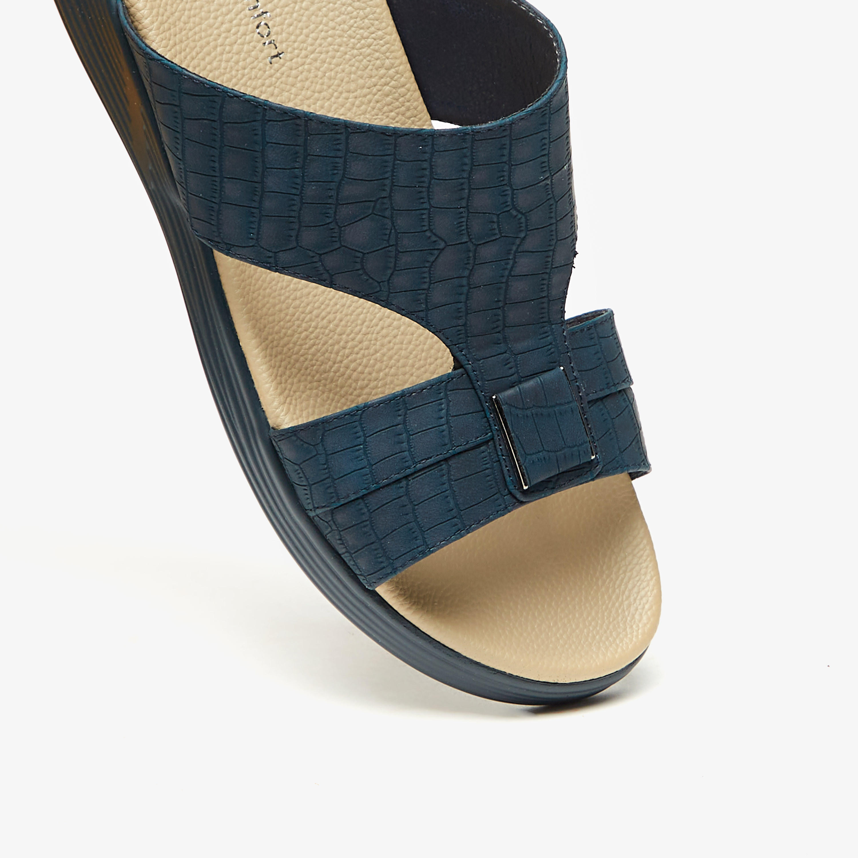 صندل بارز الملمس وسهل الارتداء من لو كونفورت-men-shoes-sandals-image-4