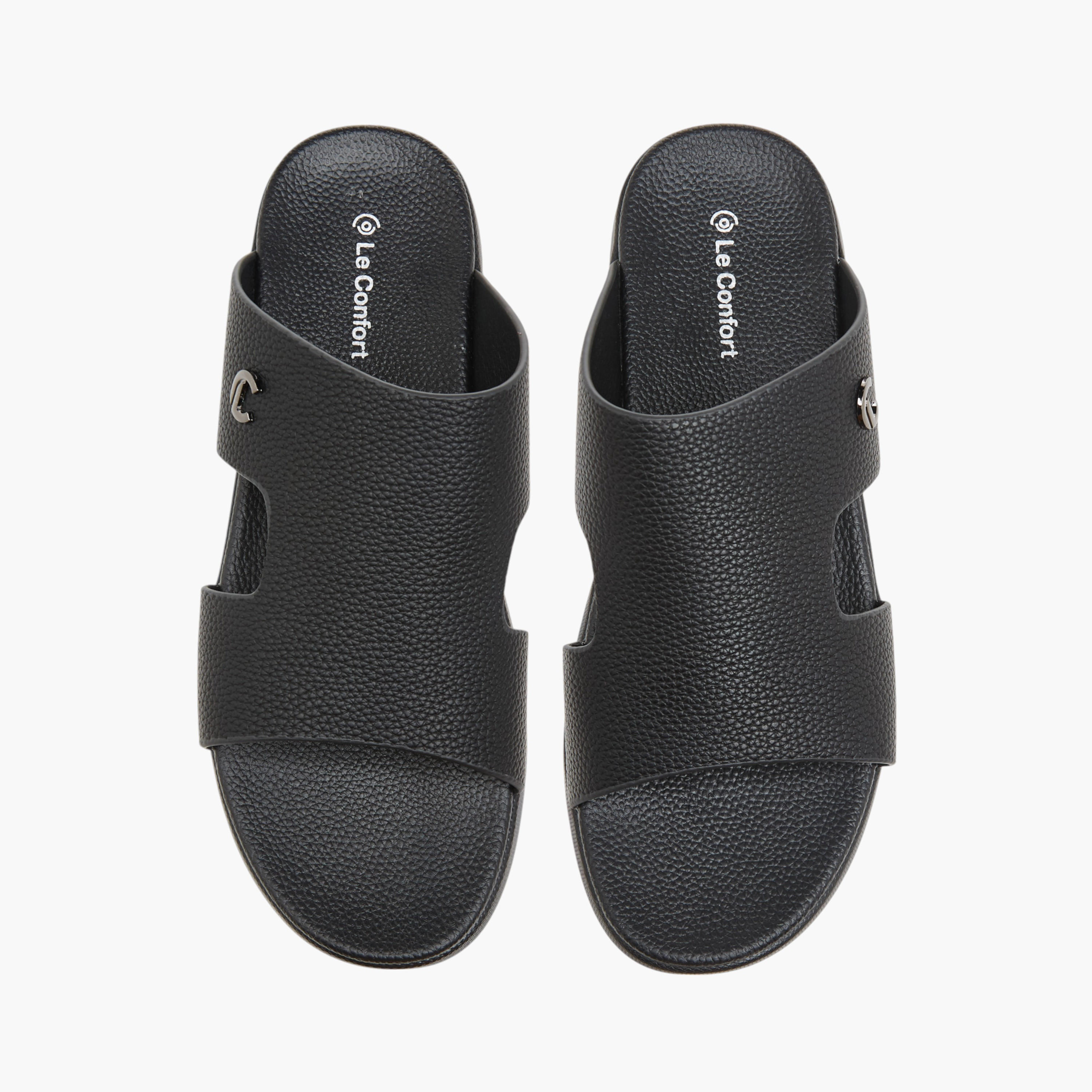 صندل سهل الارتداء بتفاصيل مفرغة من لو كونفورت-men-shoes-sandals-image-1