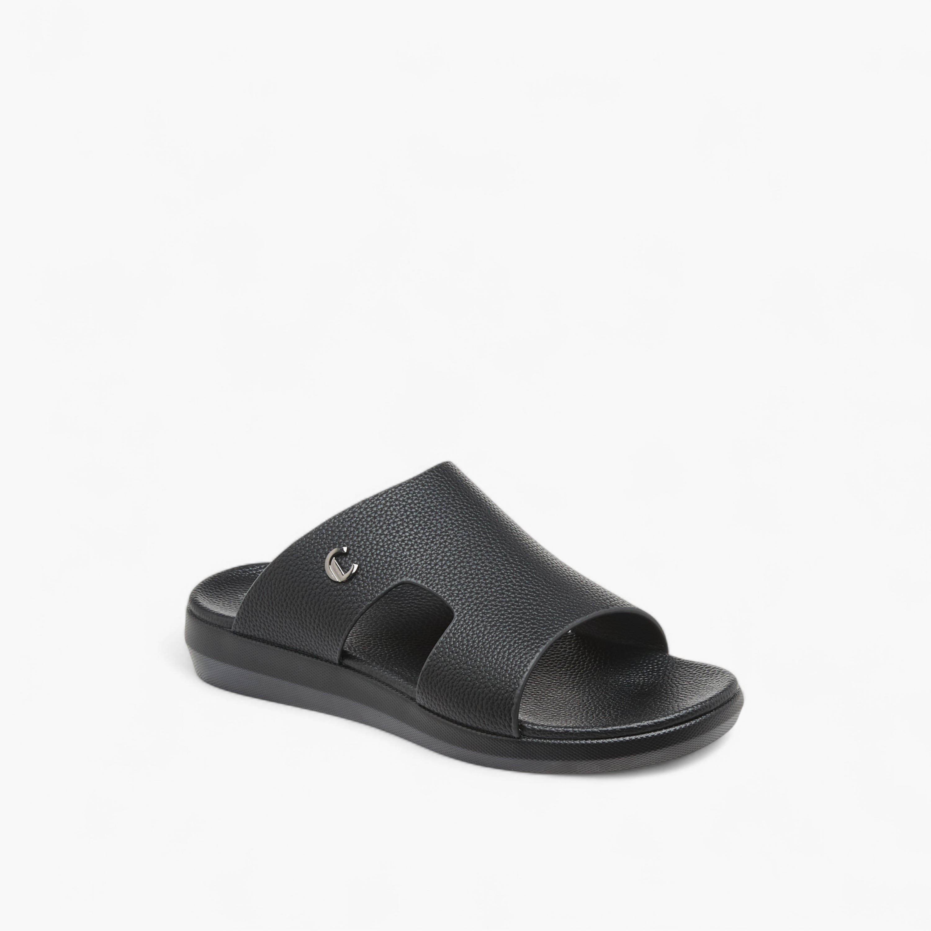 صندل سهل الارتداء بتفاصيل مفرغة من لو كونفورت-men-shoes-sandals-image-2