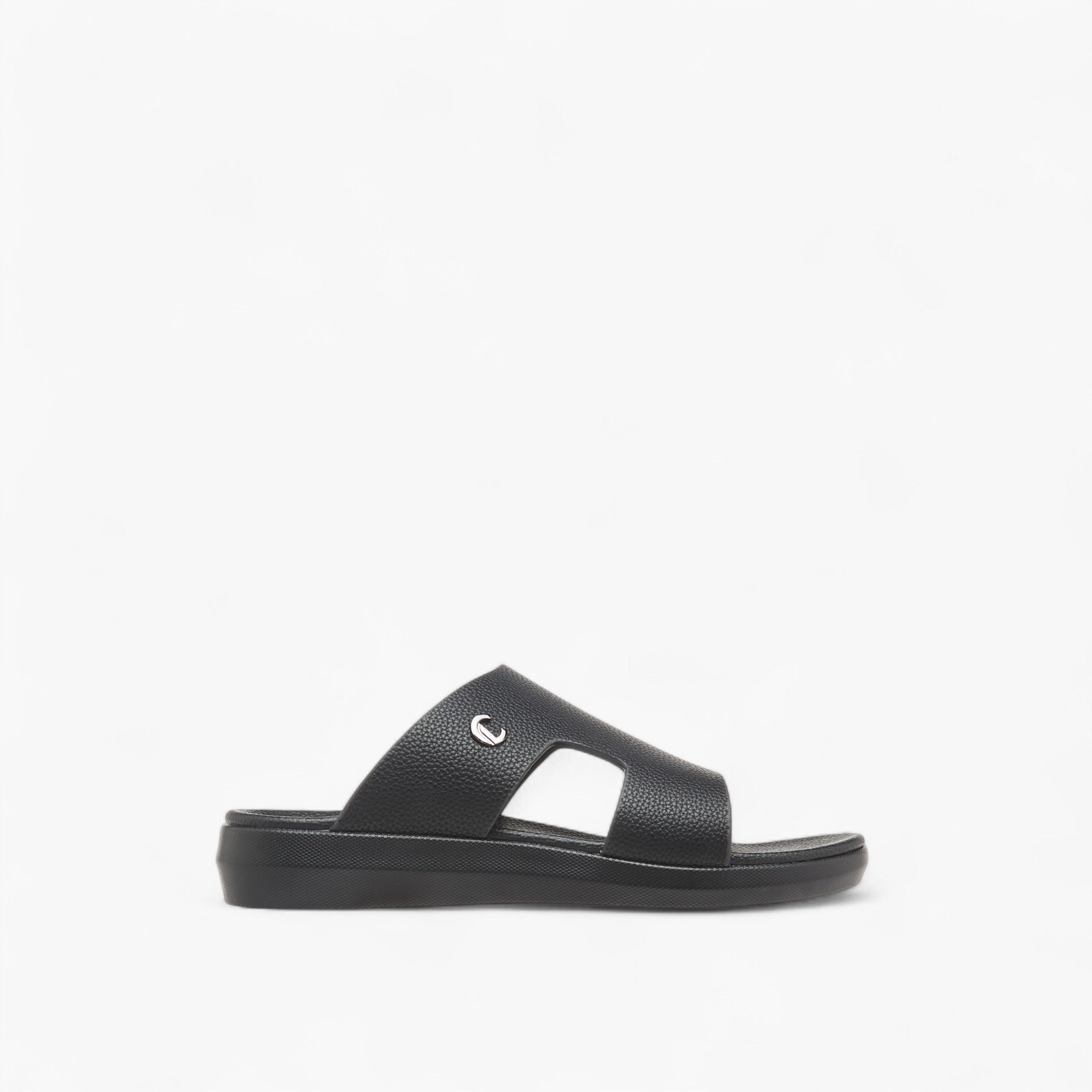 صندل سهل الارتداء بتفاصيل مفرغة من لو كونفورت-men-shoes-sandals-image-3