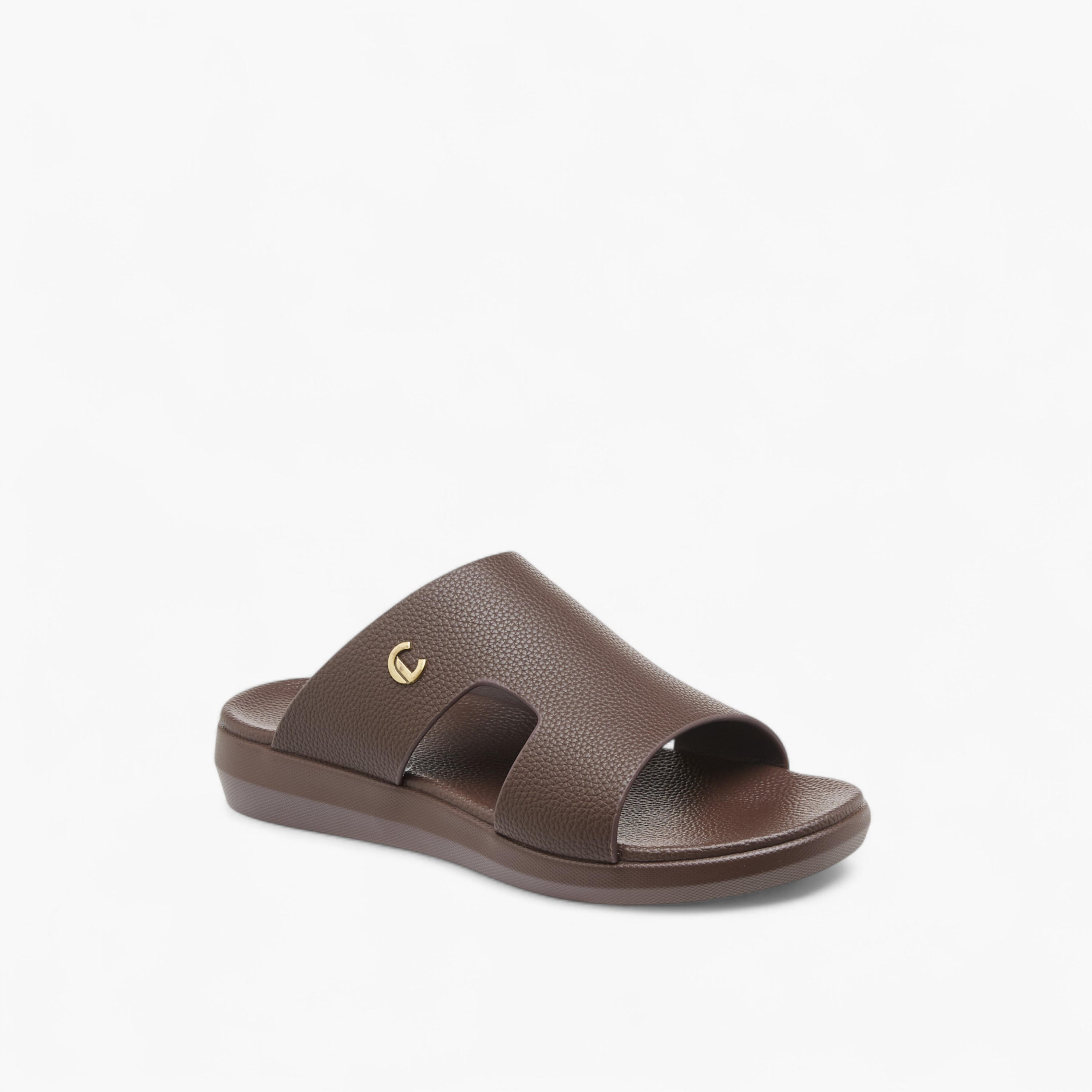 صندل سهل الارتداء بتفاصيل مفرغة من لو كونفورت-men-shoes-sandals-image-2