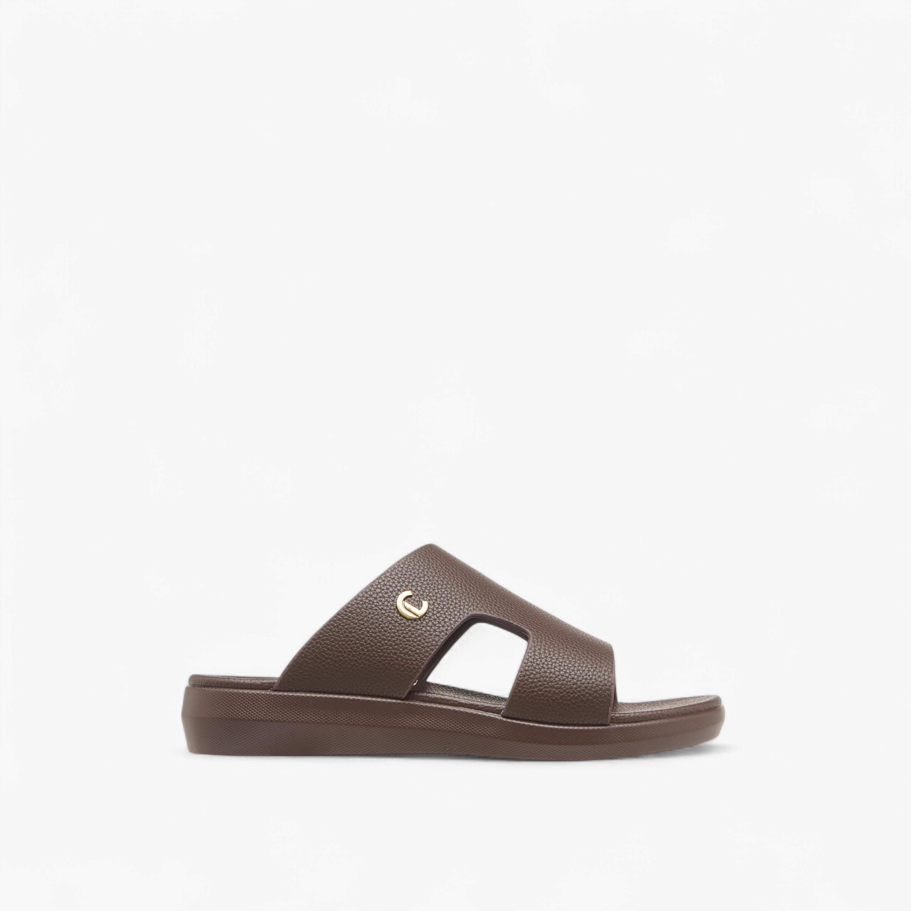 صندل سهل الارتداء بتفاصيل مفرغة من لو كونفورت-men-shoes-sandals-image-3