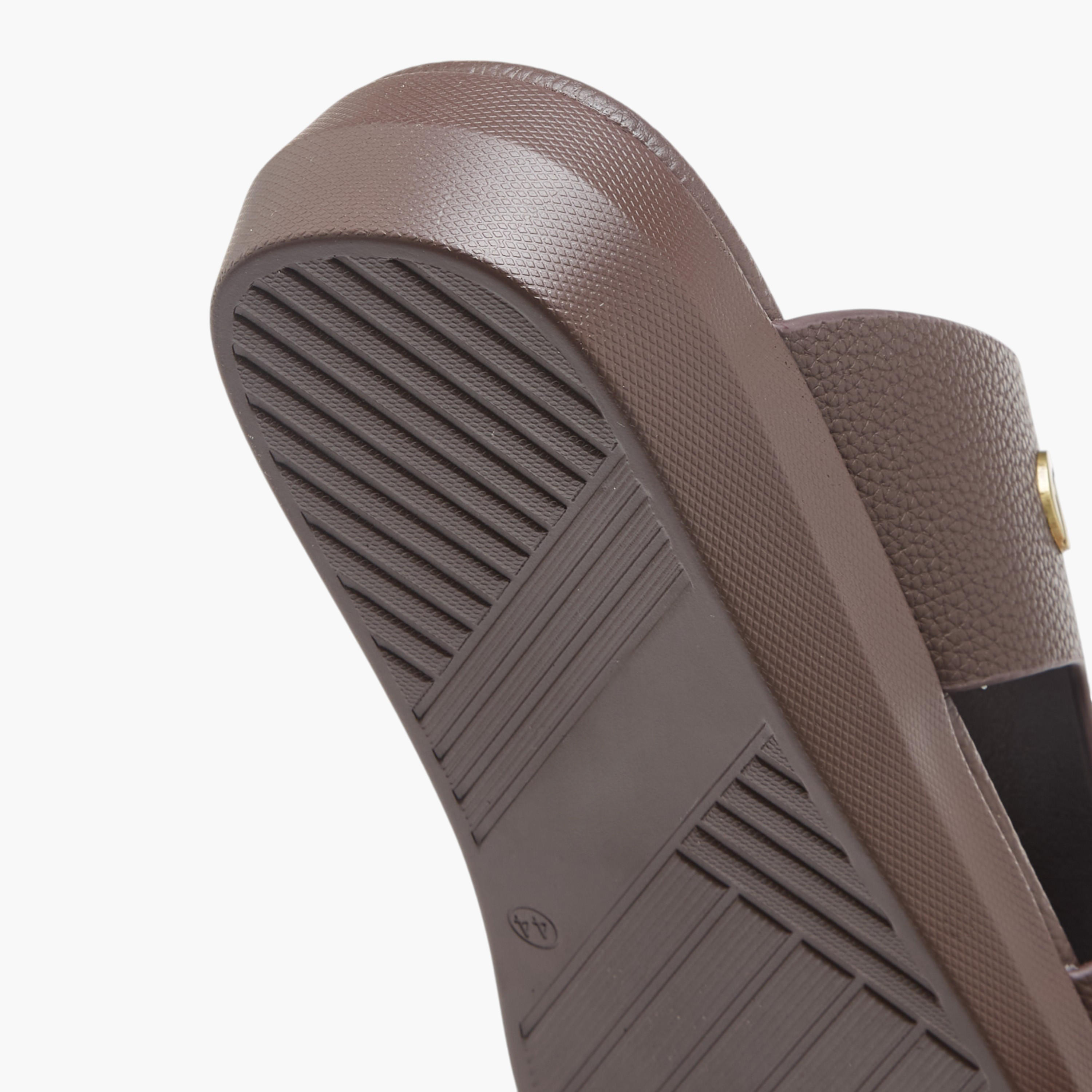 صندل سهل الارتداء بتفاصيل مفرغة من لو كونفورت-men-shoes-sandals-image-6