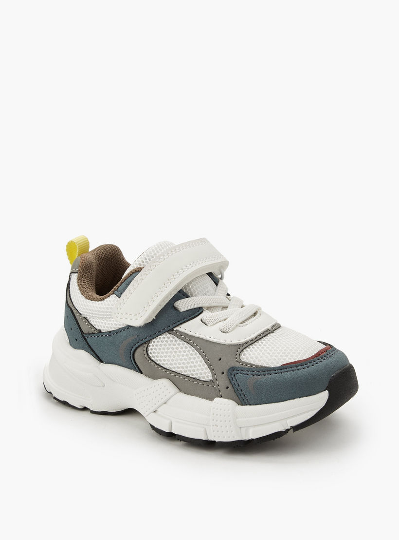 حذاء سنيكرز بشريط إغلاق لاصق للأولاد من جونيورز-boys-shoes-sneakers-image-2
