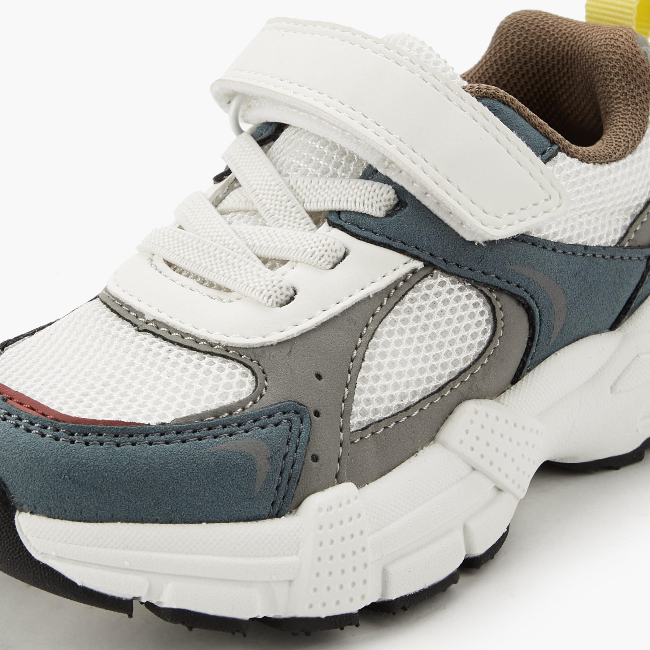 حذاء سنيكرز بشريط إغلاق لاصق للأولاد من جونيورز-boys-shoes-sneakers-image-5