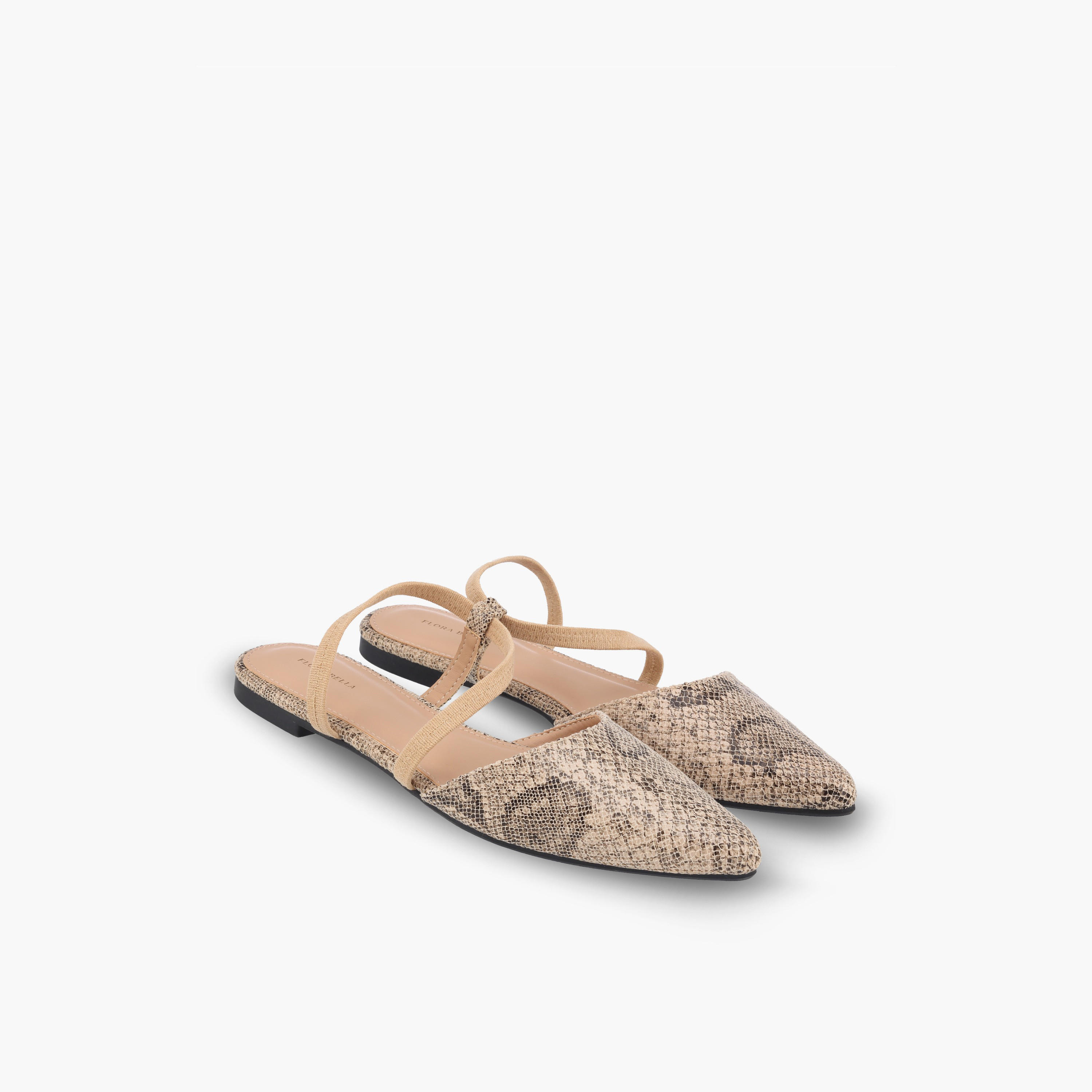 حذاء ميول بمقدمة مدببة وطبعات من فلورا بيلا-women-shoes-flats-mules-image-1