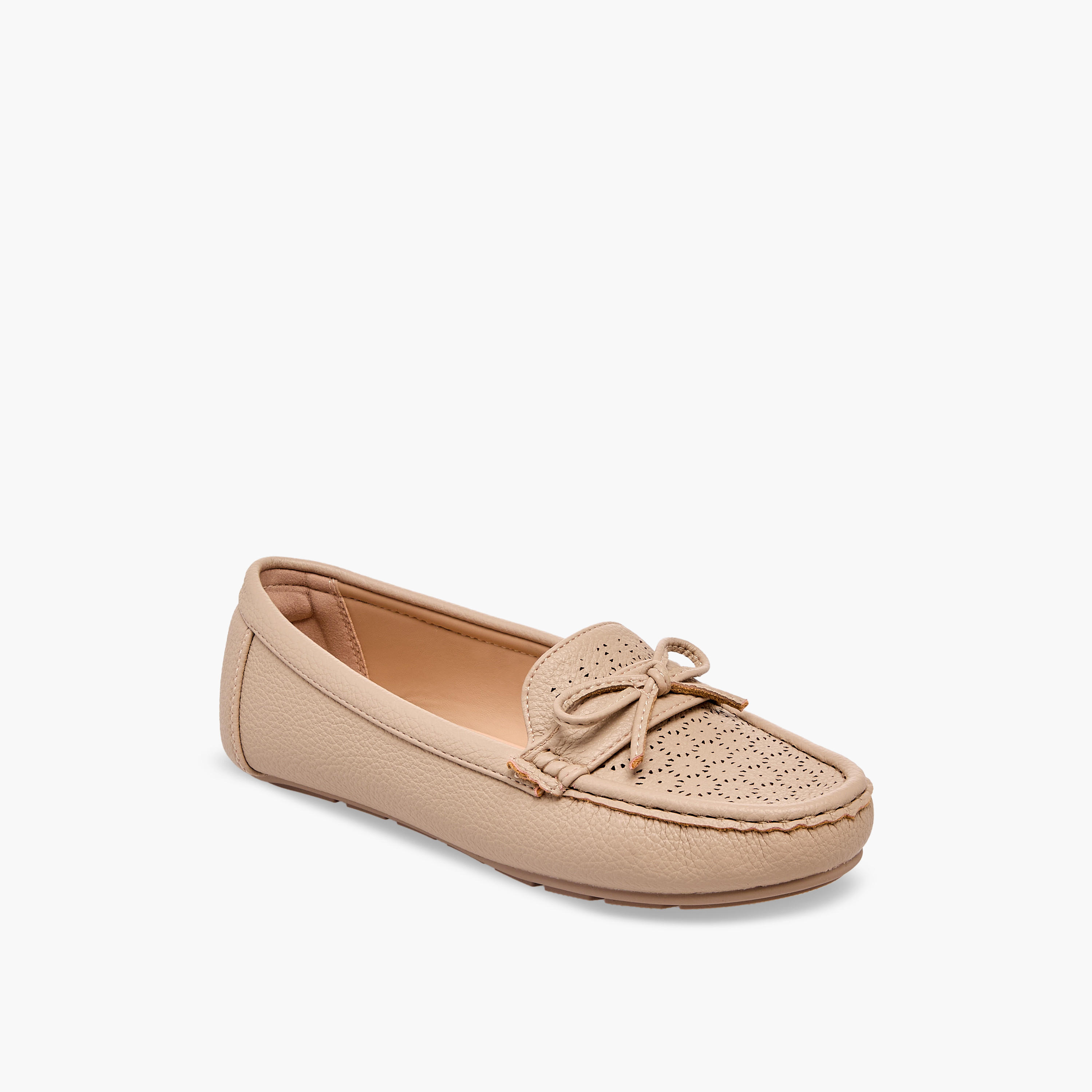 حذاء موكاسين نسائي مريح بتفاصيل مفرغة راقية من لو كونفورت-women-shoes-loafersandmoccasins-image-2