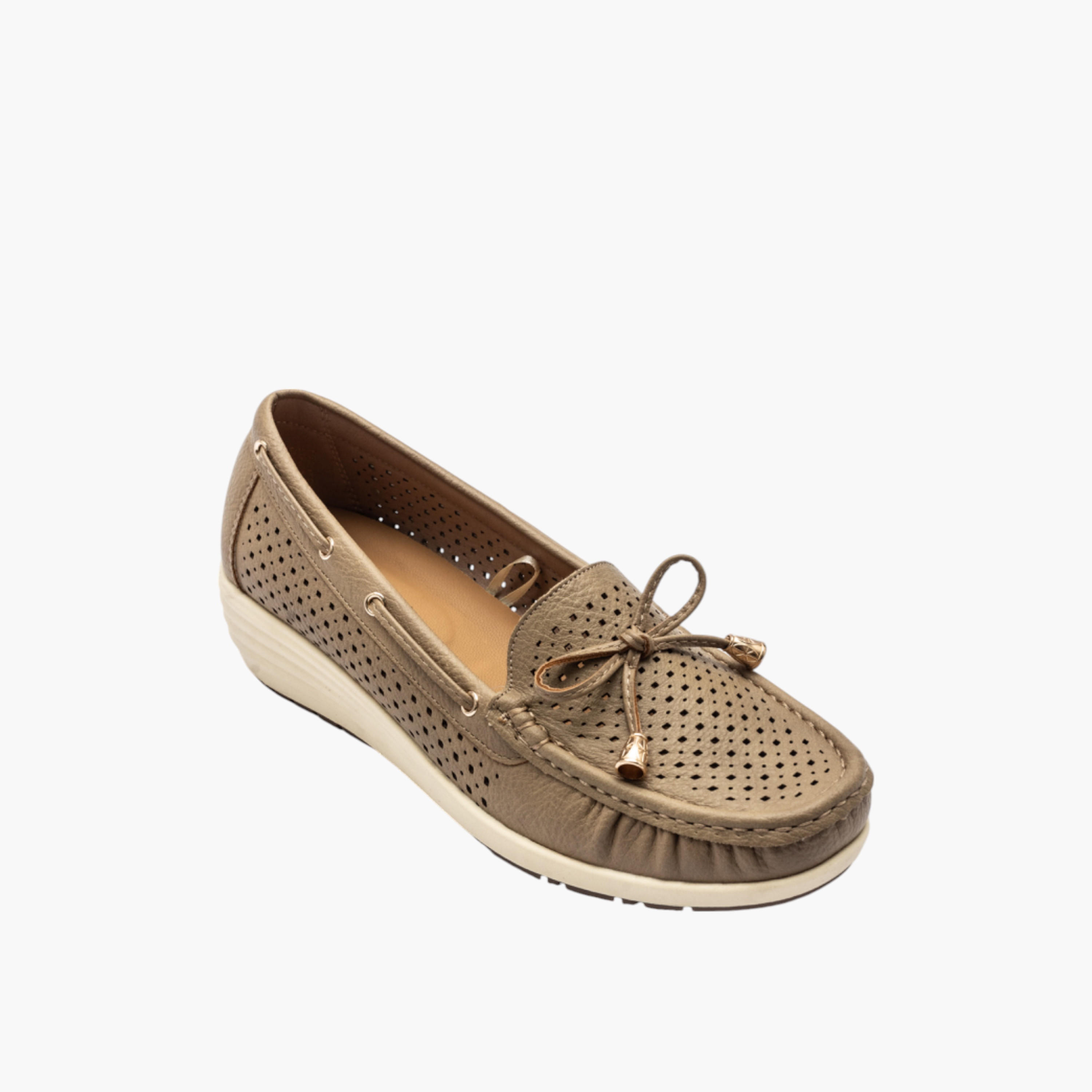 حذاء موكاسين مريح سهل الارتداء بارز الملمس بتفاصيل فيونكة من لو كونفورت-women-shoes-loafersandmoccasins-image-2
