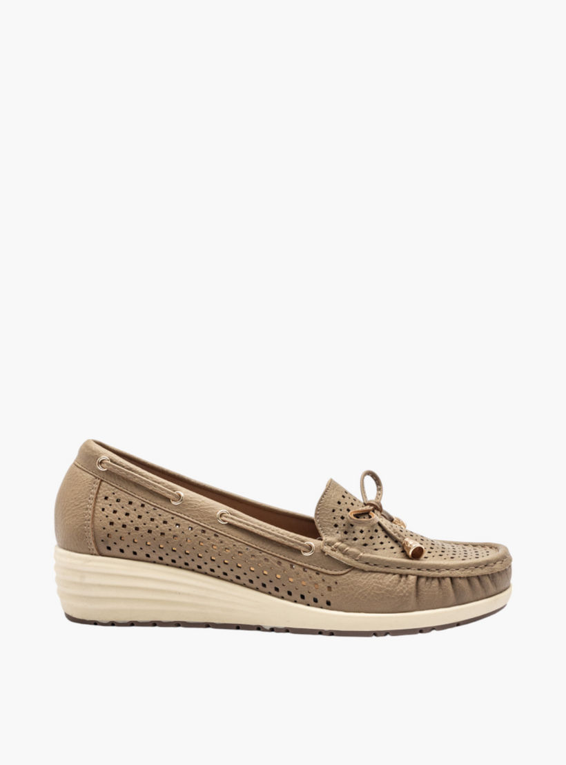 حذاء موكاسين مريح سهل الارتداء بارز الملمس بتفاصيل فيونكة من لو كونفورت-women-shoes-loafersandmoccasins-image-3