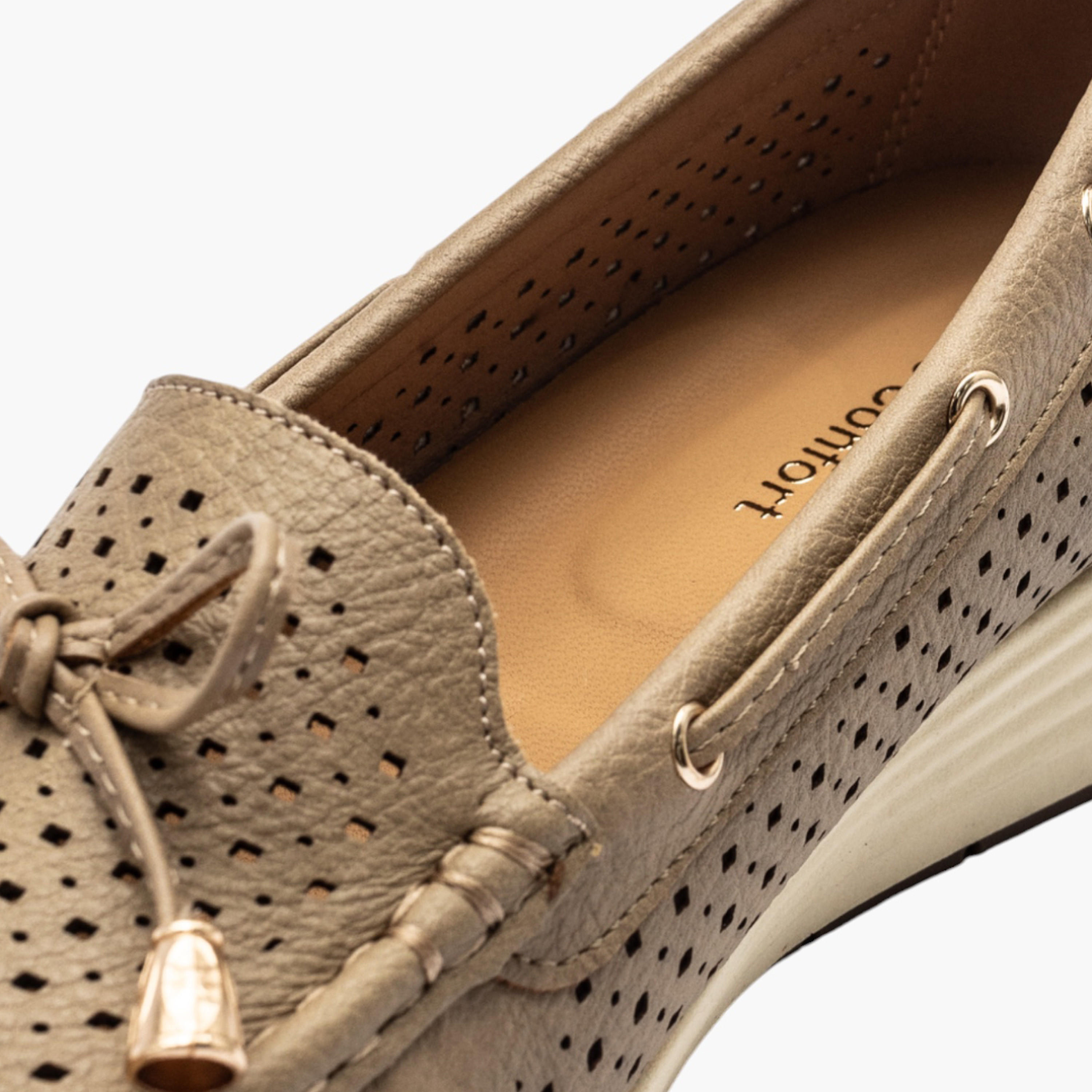 حذاء موكاسين مريح سهل الارتداء بارز الملمس بتفاصيل فيونكة من لو كونفورت-women-shoes-loafersandmoccasins-image-4