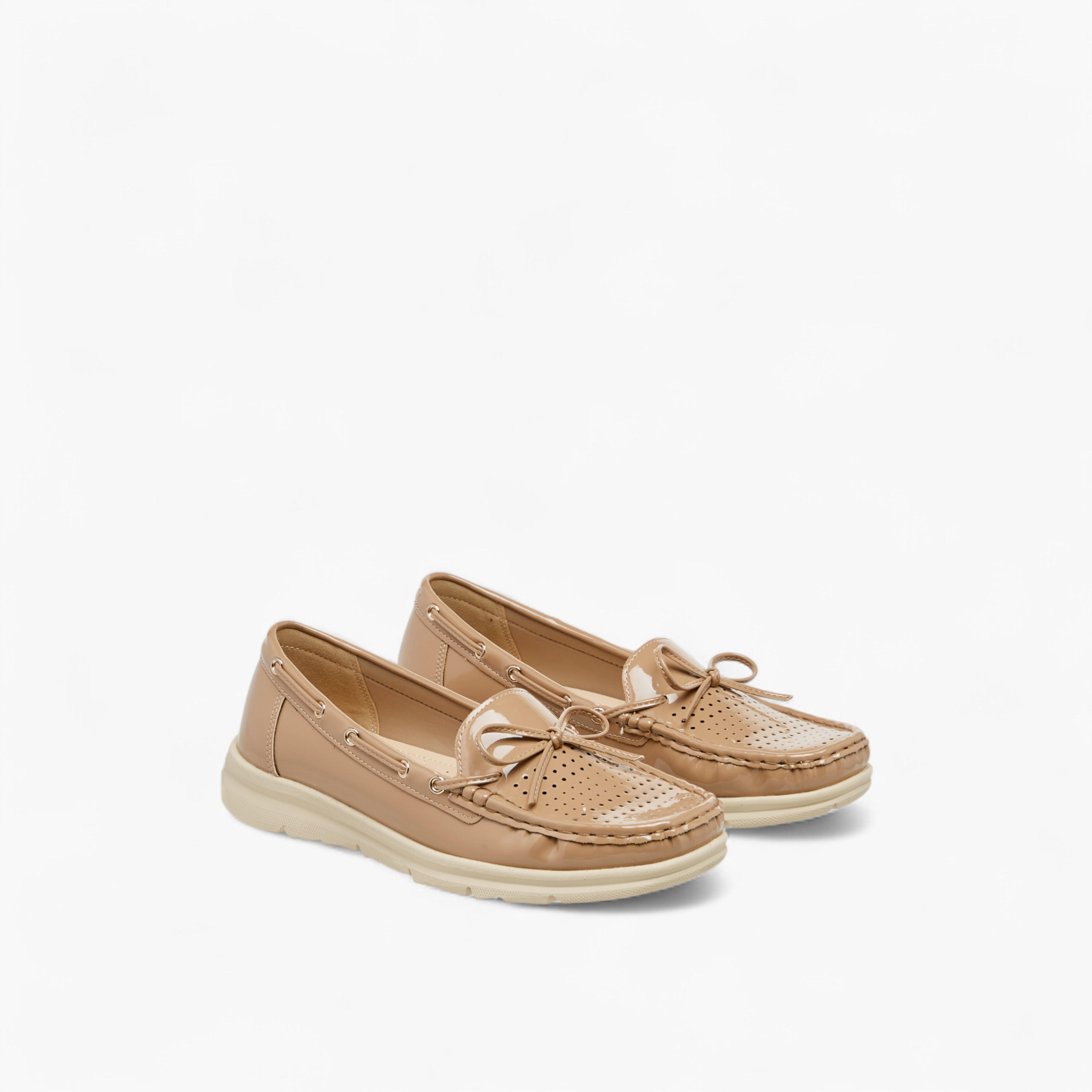 حذاء لوفر سهل الارتداء بتزيينات فيونكة من لو كونفورت-women-shoes-loafersandmoccasins-image-1