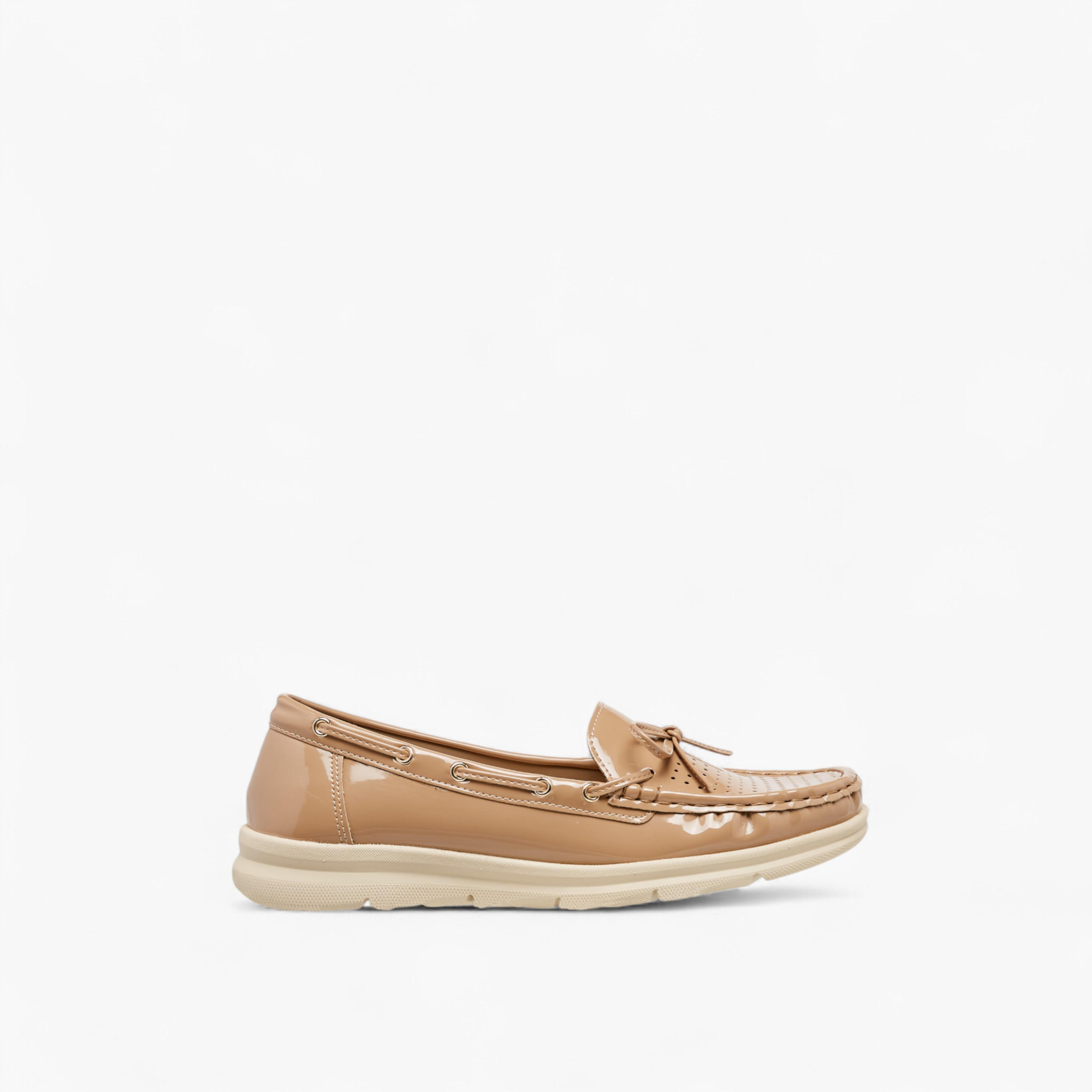 حذاء لوفر سهل الارتداء بتزيينات فيونكة من لو كونفورت-women-shoes-loafersandmoccasins-image-3