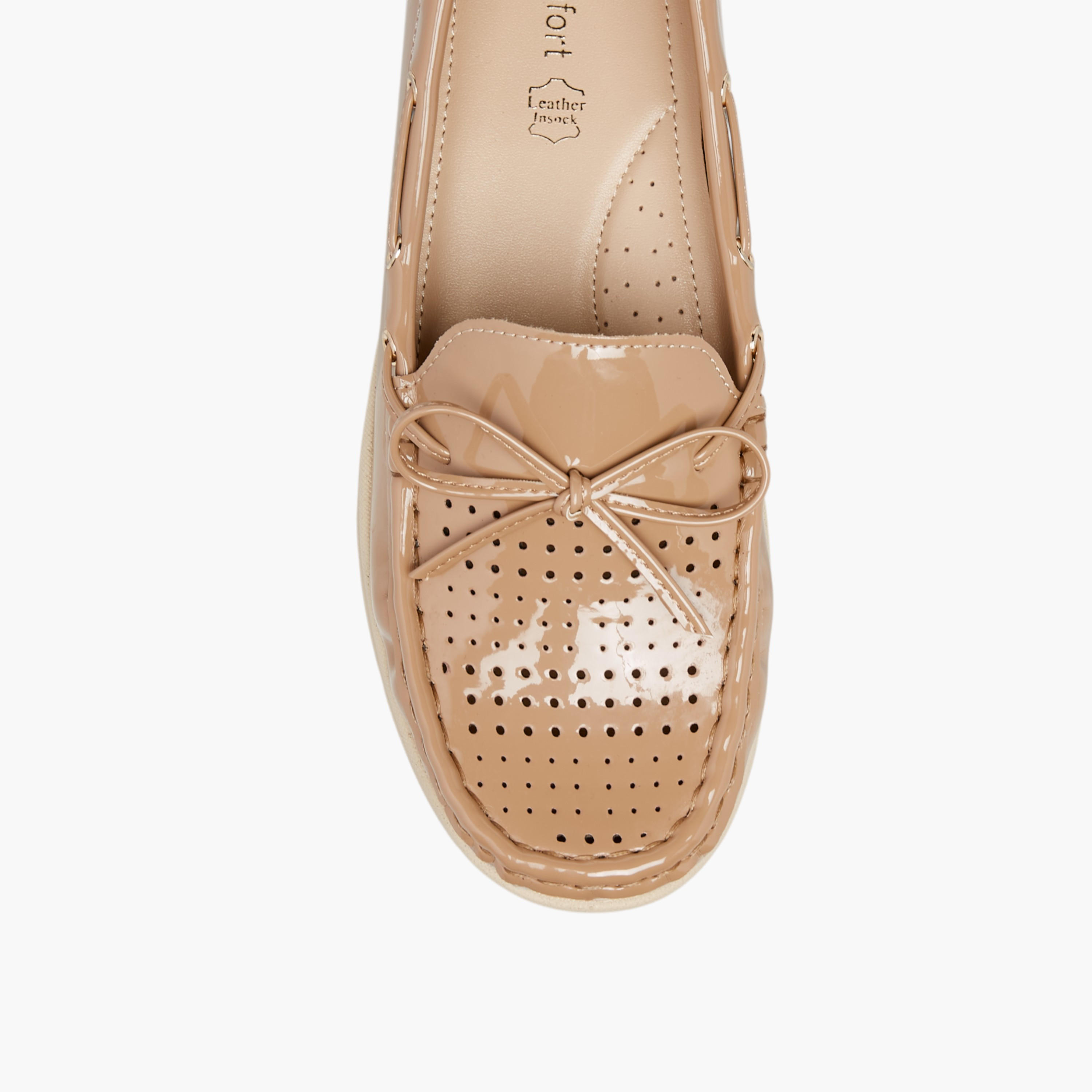 حذاء لوفر سهل الارتداء بتزيينات فيونكة من لو كونفورت-women-shoes-loafersandmoccasins-image-4