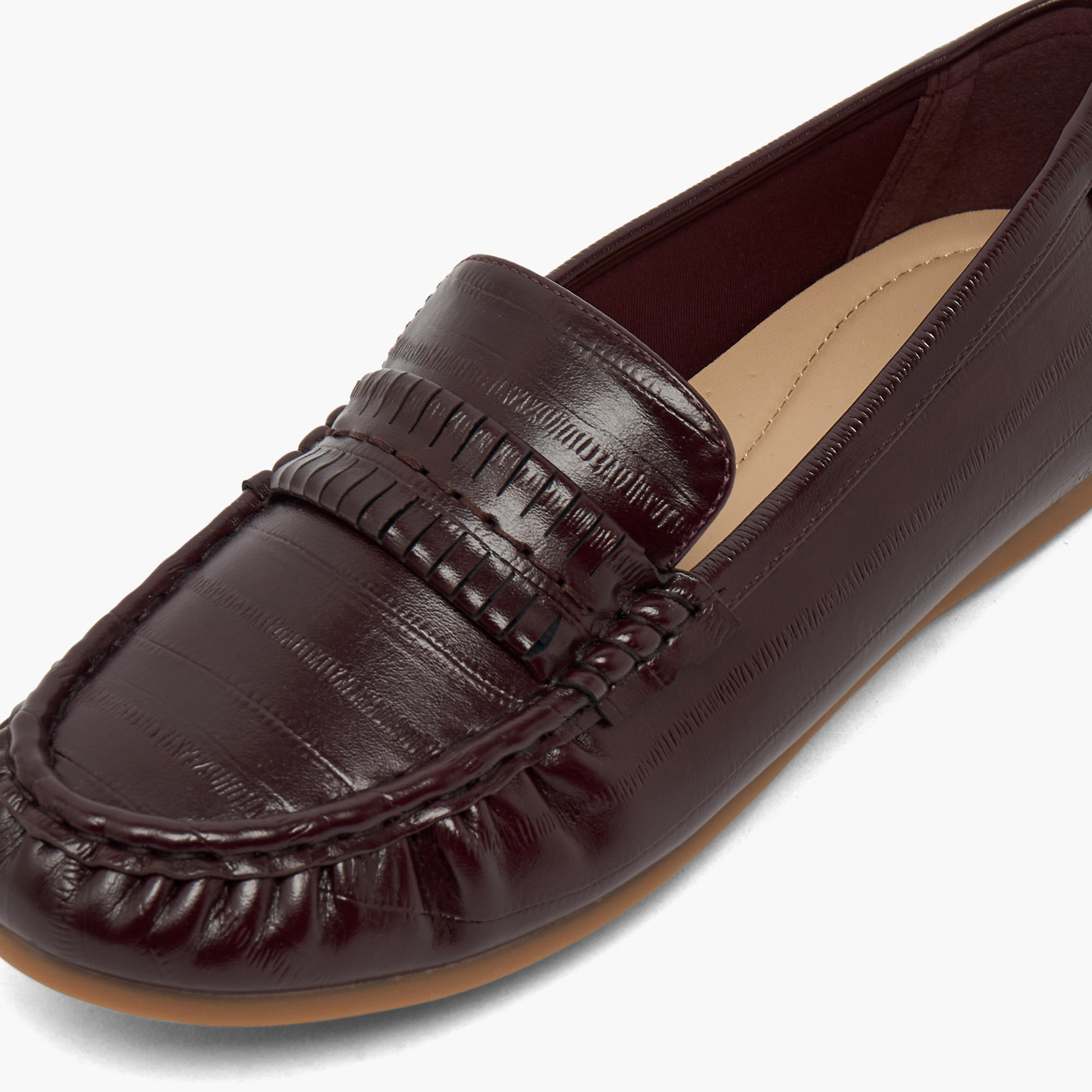حذاء سهل الارتداء بتفاصيل شراشيب للنساء من فلورا بيلا-women-shoes-flats-moccasins-image-8