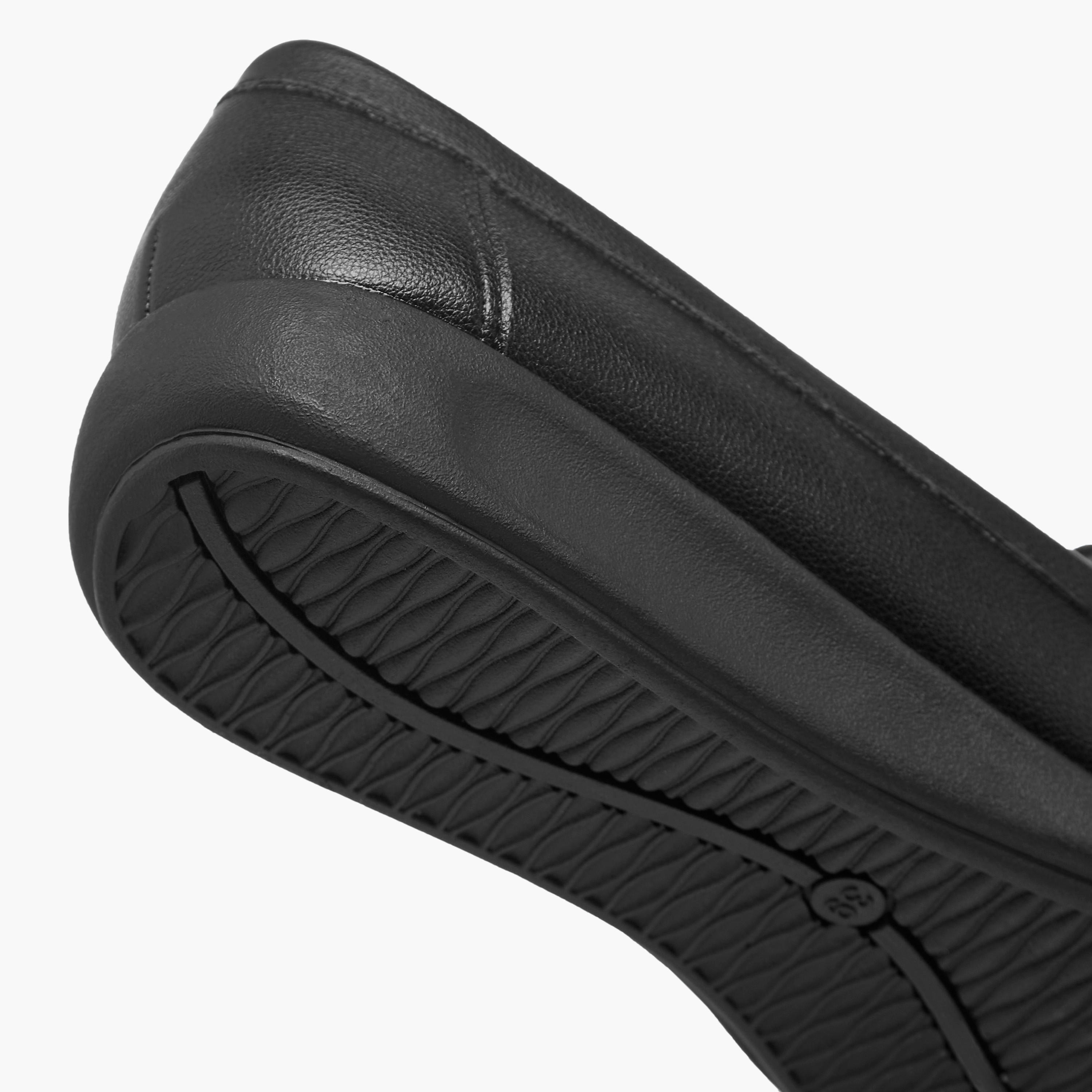 حذاء خفيف سهل الارتداء بزينة ميتالك للنساء من فلورا بيلا-women-shoes-flats-loafers-image-5