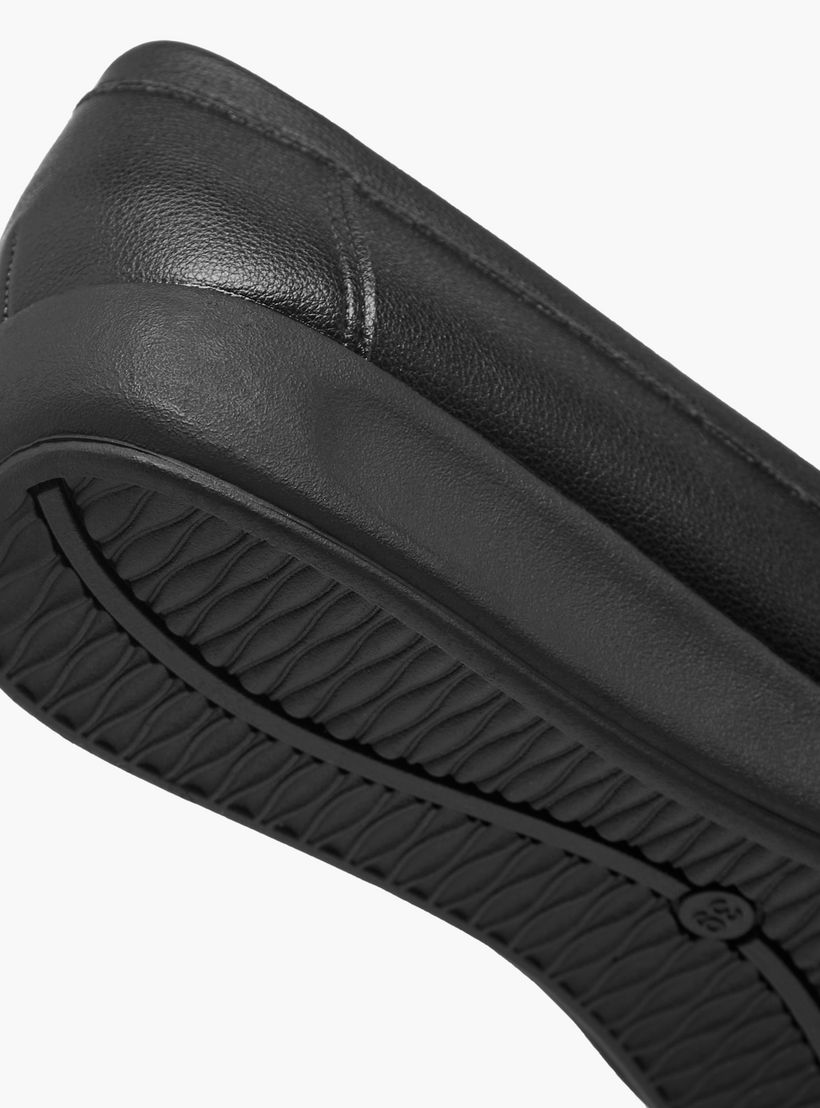 حذاء خفيف سهل الارتداء بزينة ميتالك للنساء من فلورا بيلا-women-shoes-flats-loafers-image-5