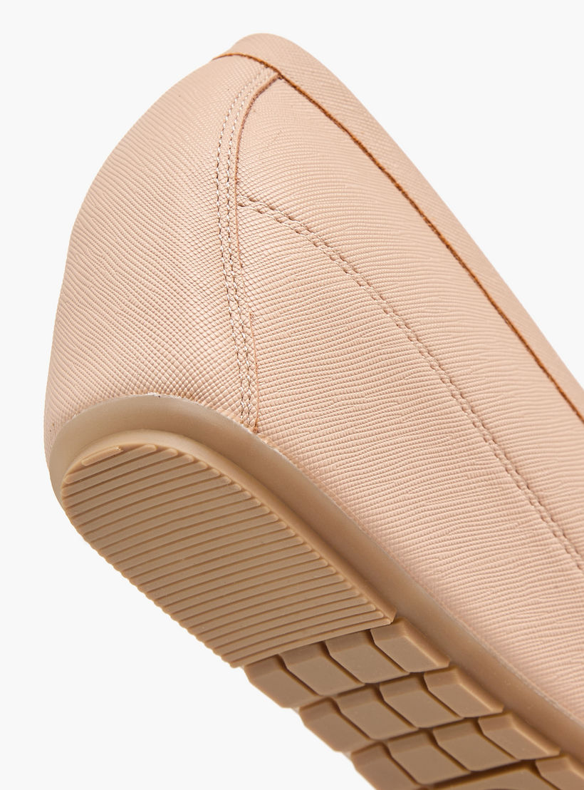حذاء سهل الارتداء بكعب ويدج للنساء من فلورا بيلا-women-shoes-heels-image-8