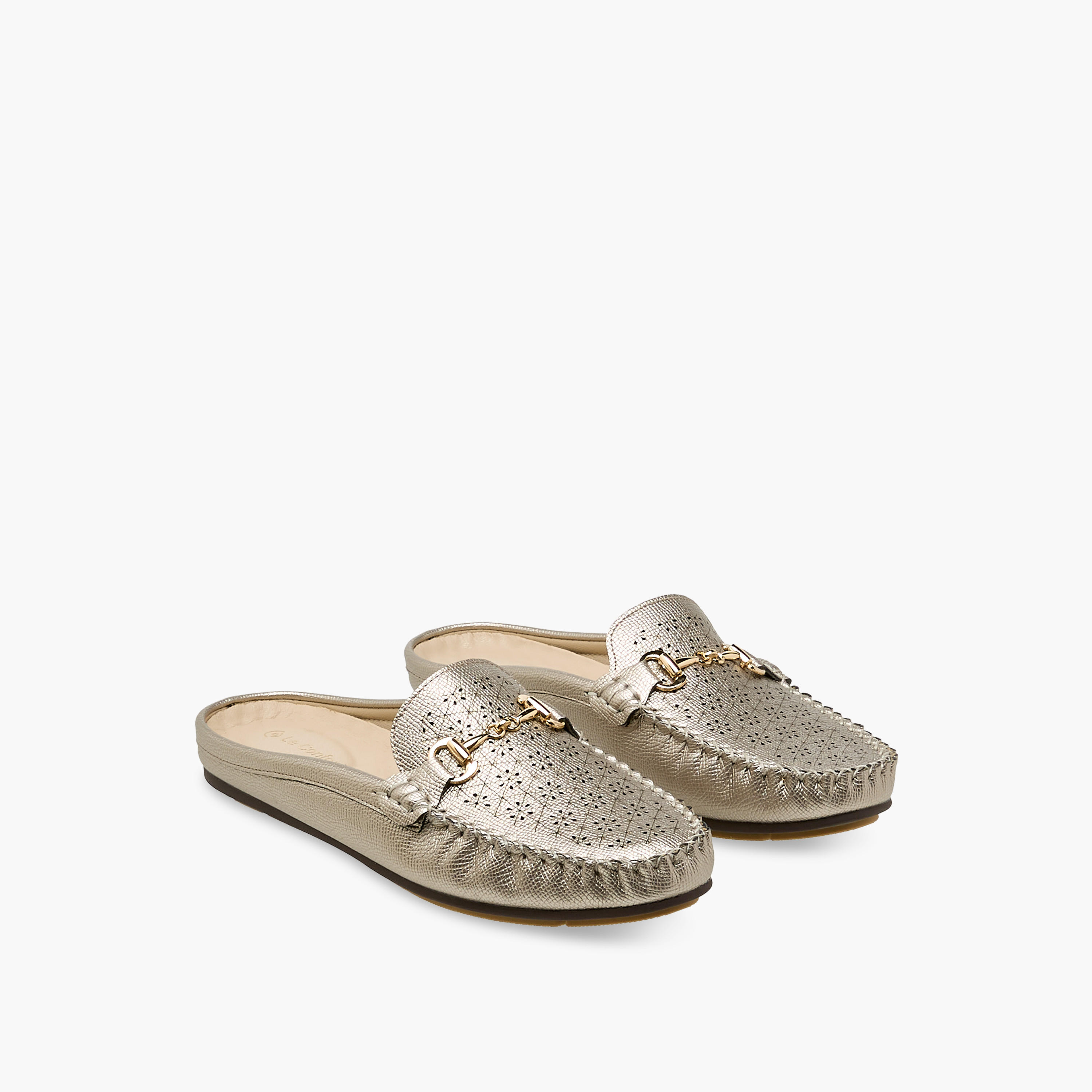 حذاء ميول سهل الارتداء بتفاصيل مثقبة للنساء من لو كونفورت-women-shoes-flats-mules-image-1
