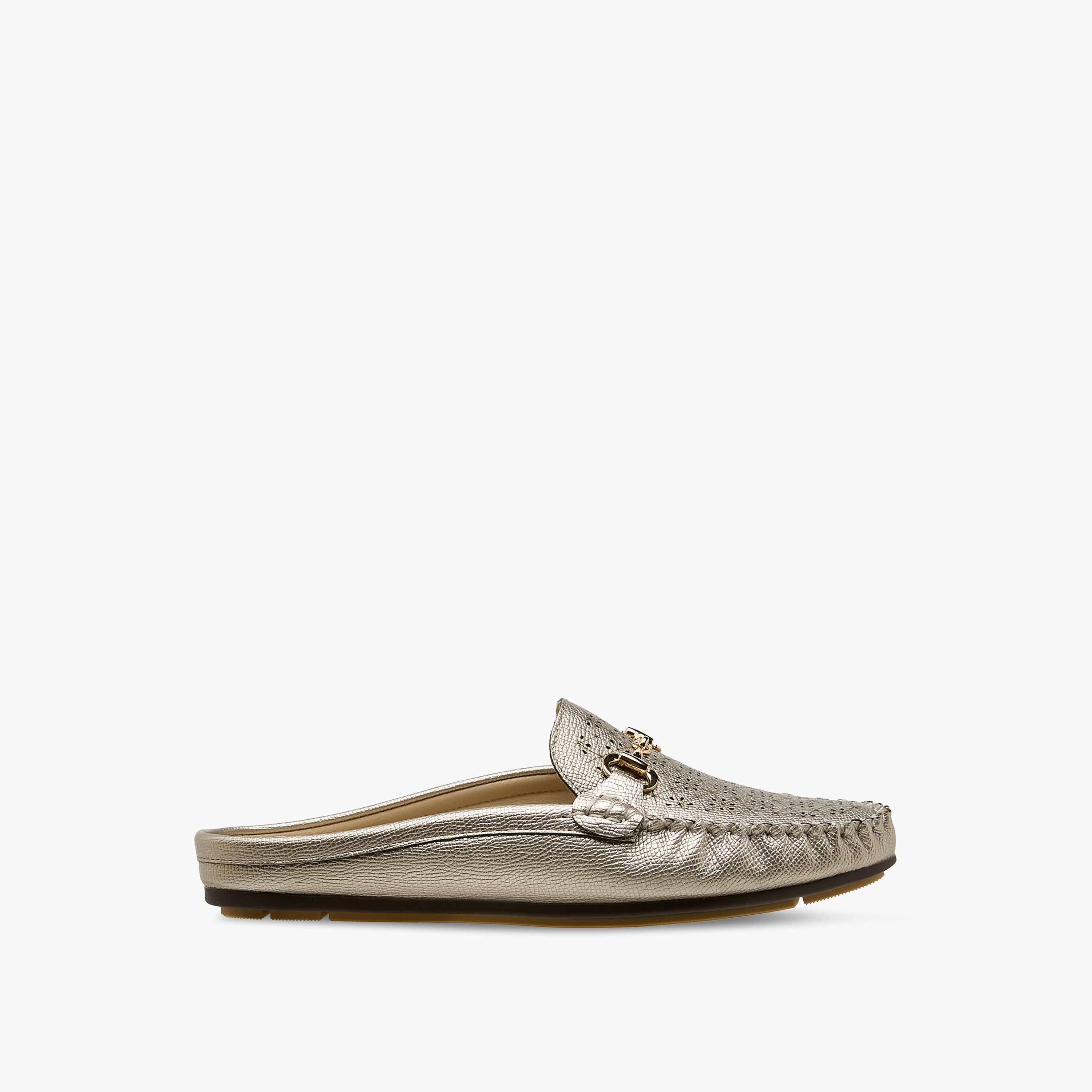 حذاء ميول سهل الارتداء بتفاصيل مثقبة للنساء من لو كونفورت-women-shoes-flats-mules-image-3