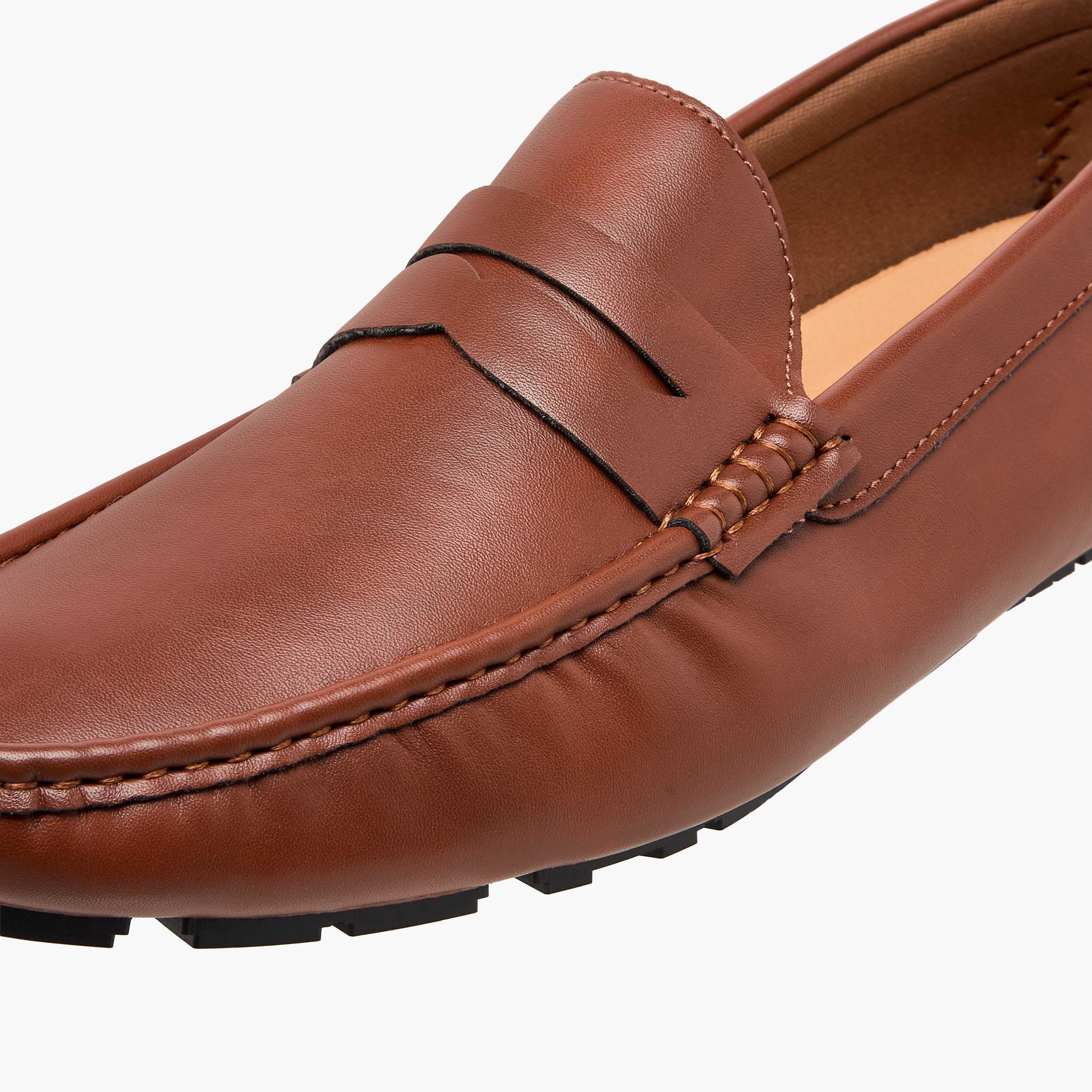 حذاء موكاسين بتفاصيل مفرغة للرجال من إل بي إل من شو إكسبرس-men-shoes-loafersandmoccasins-image-4
