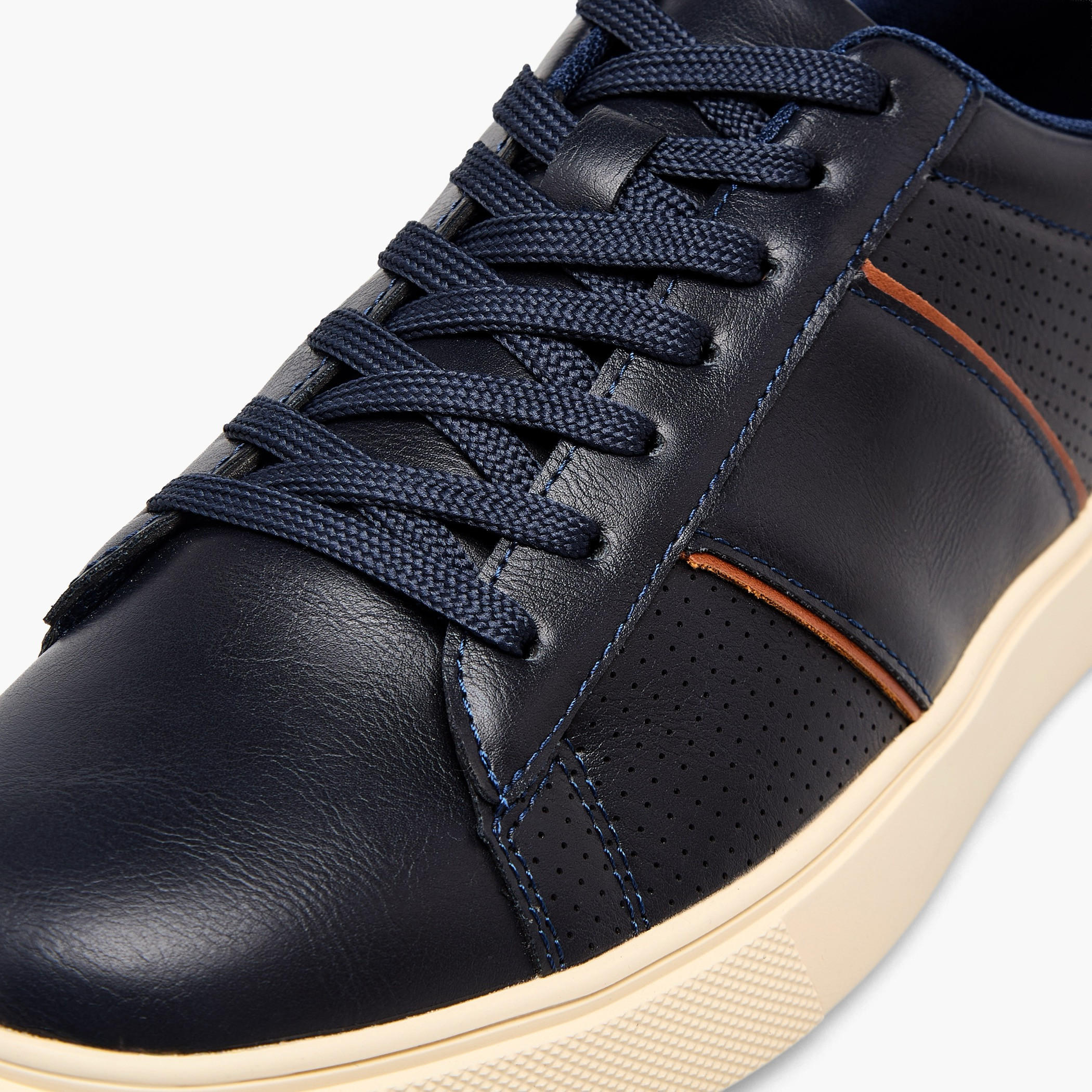 حذاء سنيكرز برباط إغلاق للرجال من إل بي إل من شو إكسبريس-men-shoes-sneakers-image-7