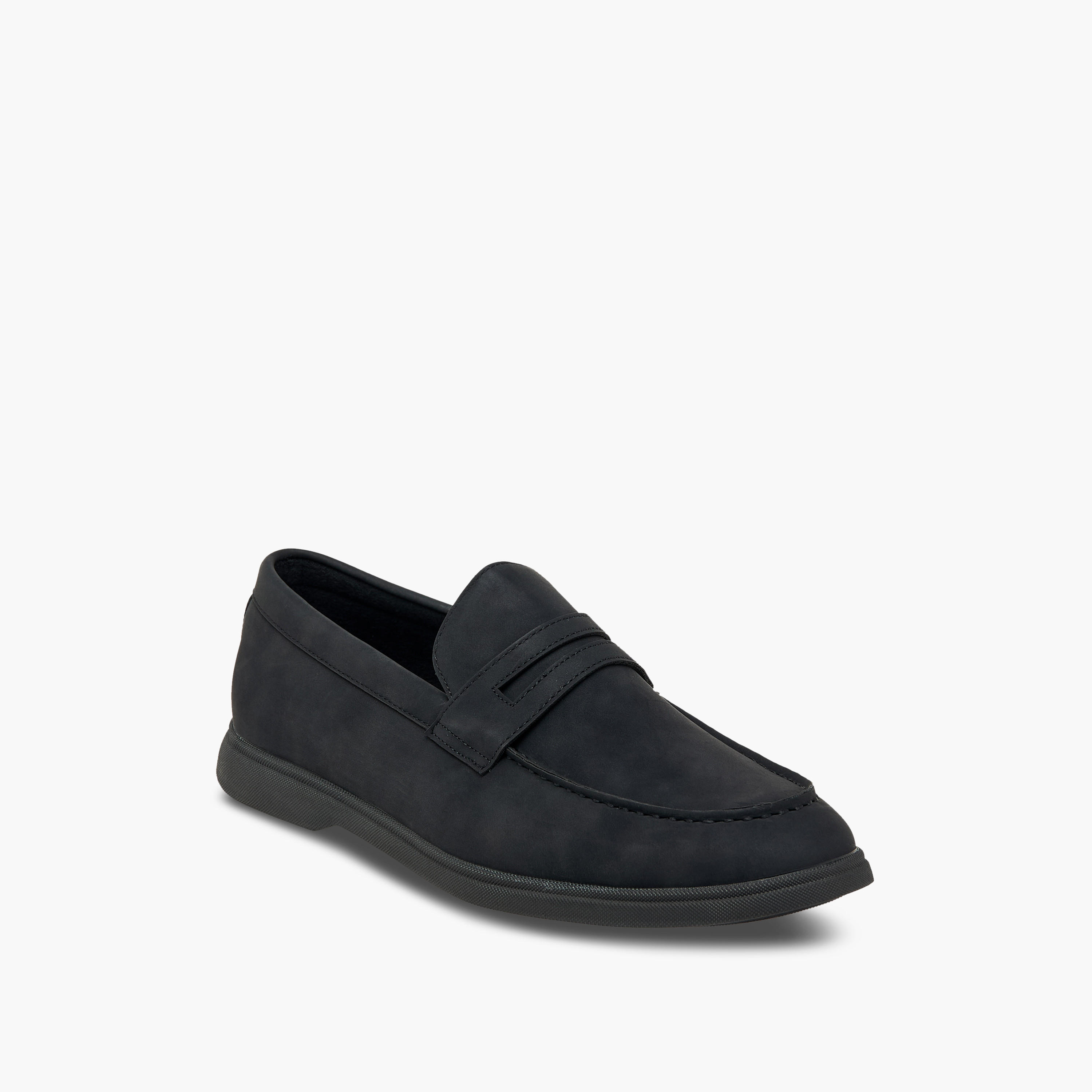 حذاء خفيف سهل الارتداء بتفاصيل مفرّغة من إل بي إل من شوإكسبريس-men-shoes-loafersandmoccasins-image-2