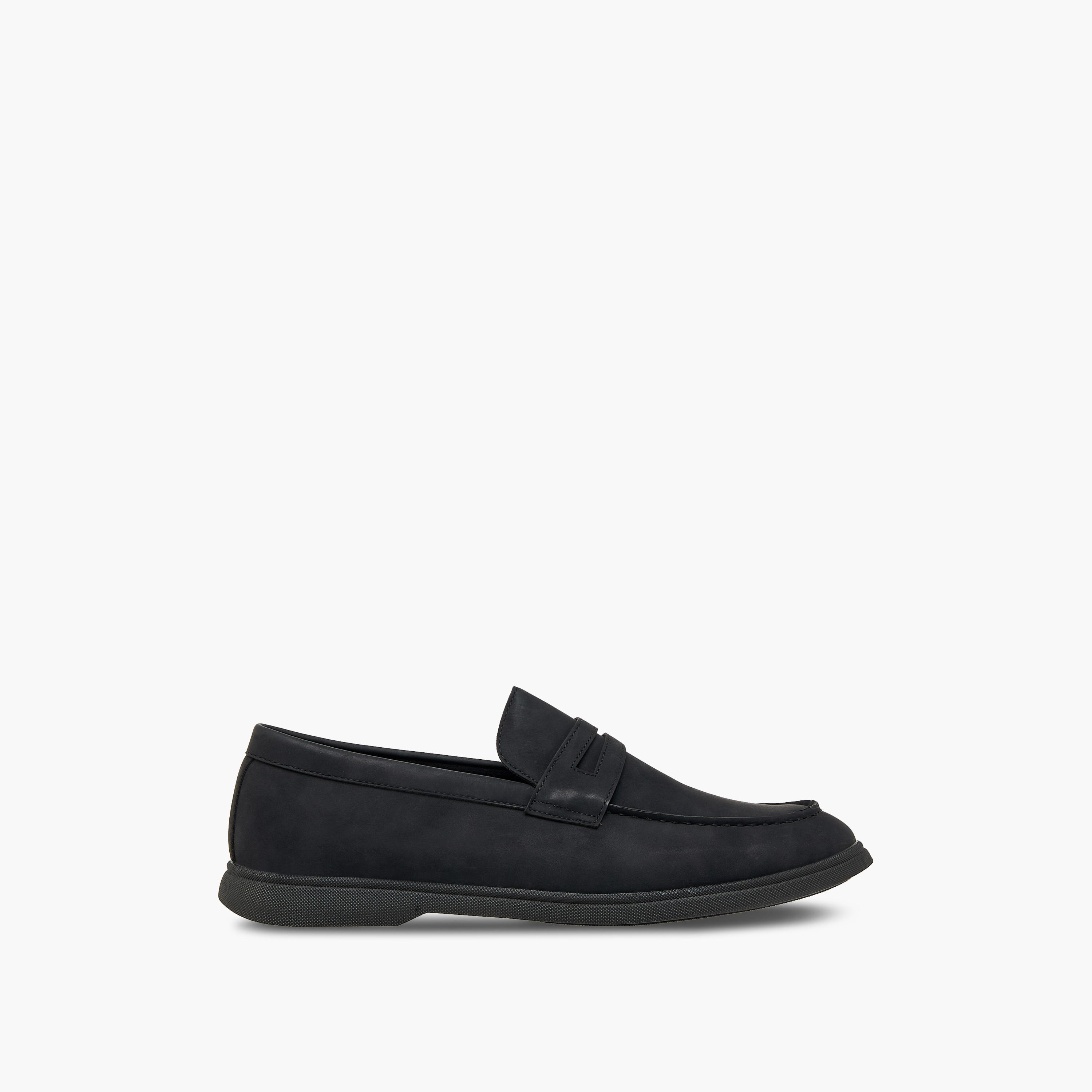 حذاء خفيف سهل الارتداء بتفاصيل مفرّغة من إل بي إل من شوإكسبريس-men-shoes-loafersandmoccasins-image-3