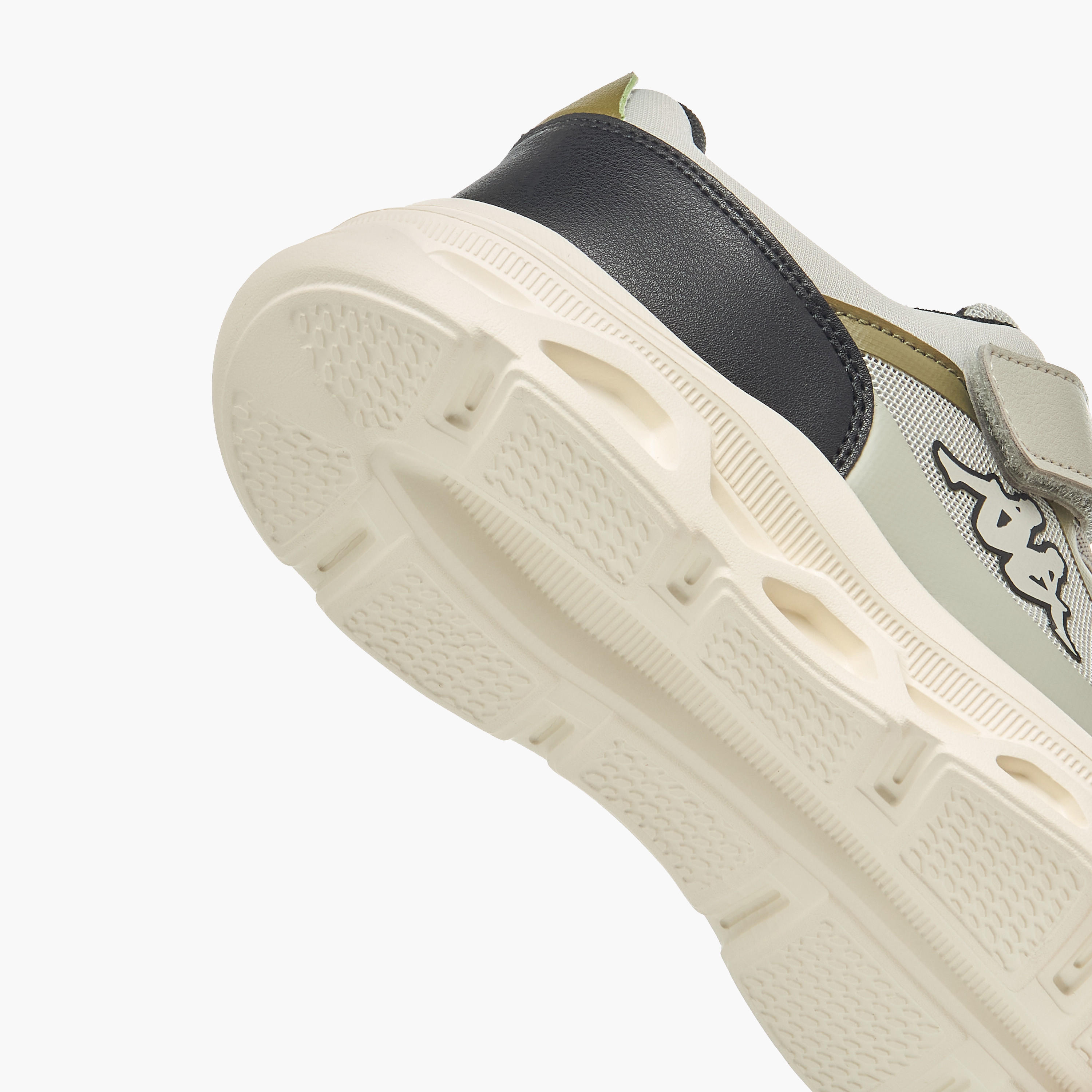 حذاء رياضي بشريط إغلاق لاصق للأولاد من كابا-boys-shoes-sneakers-image-5