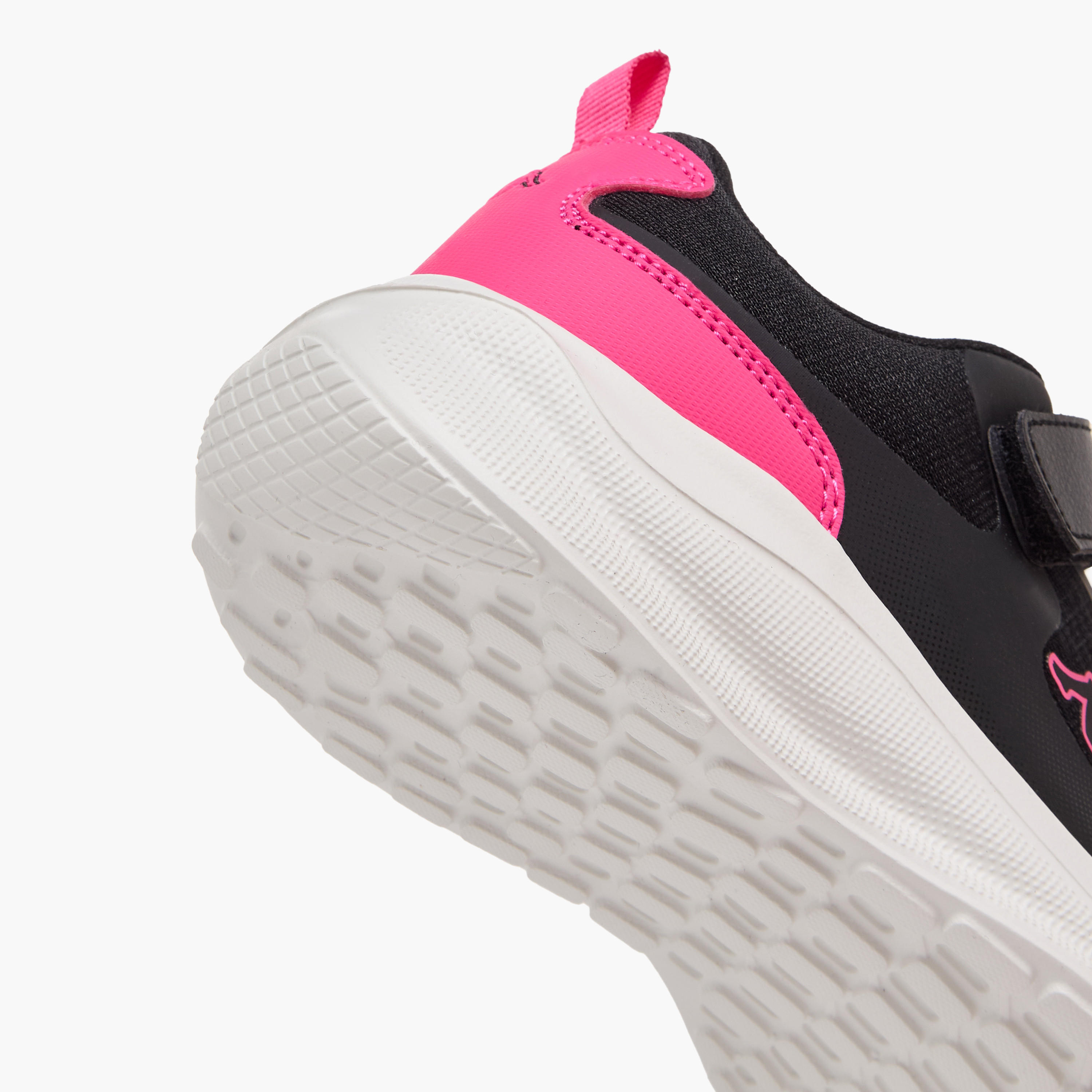 حذاء رياضي بشريط إغلاق لاصق وطبعات شعار للبنات من كابا-sports-girls-shoes-image-8
