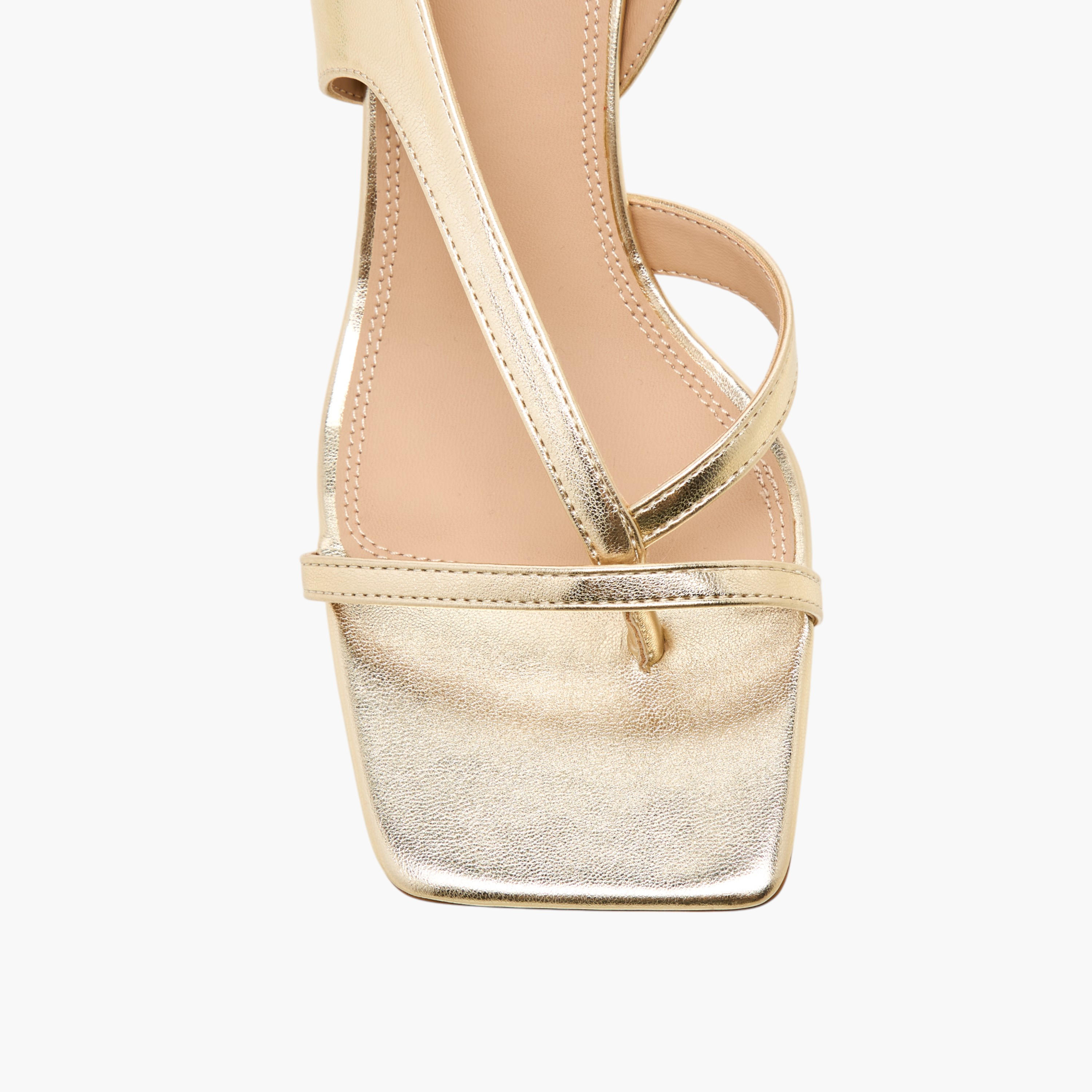 صندل بأحزمة متقاطعة وكعب عريض وإبزيم إغلاق من فلورا بيلا-women-shoes-sandals-heeled-image-4