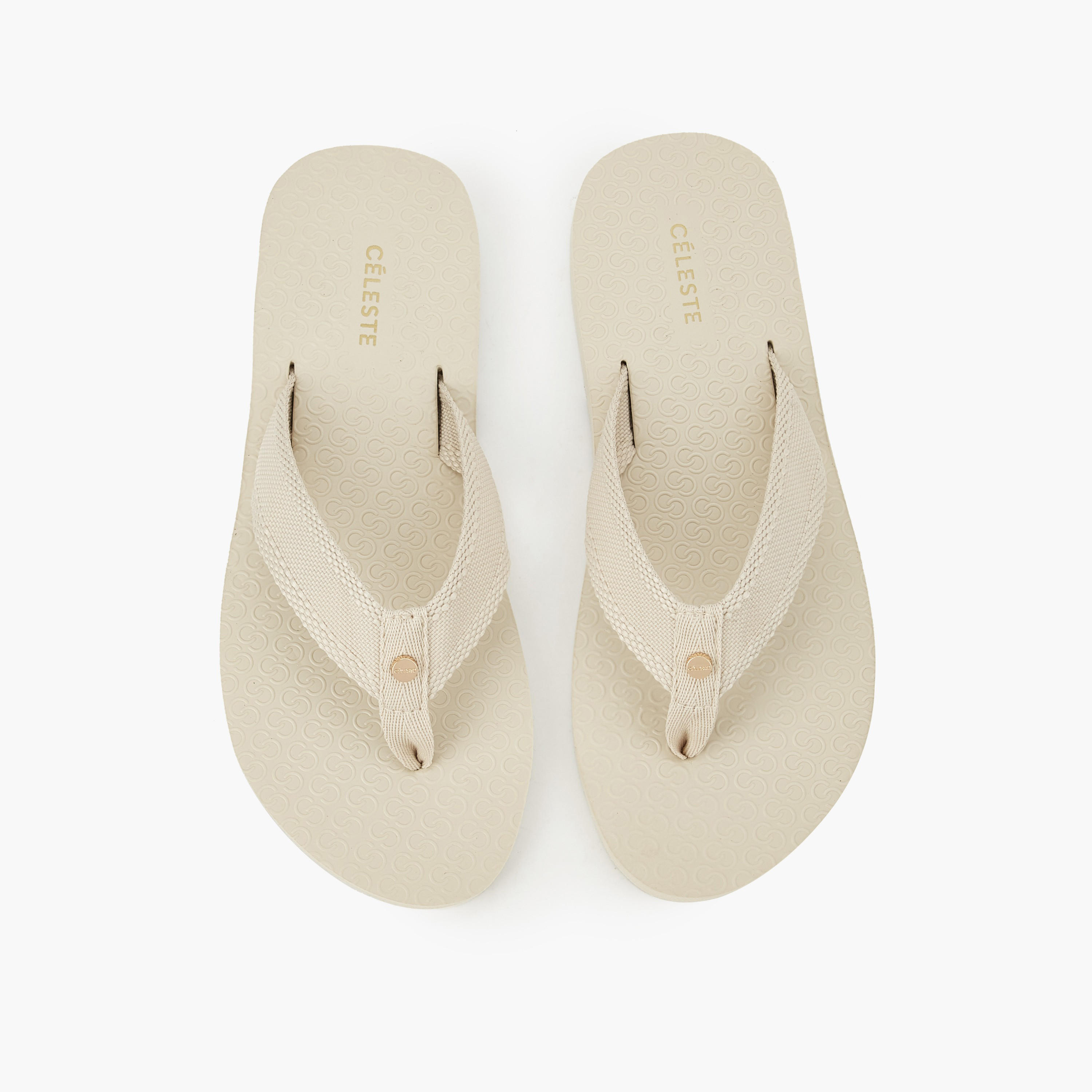 شبشب مونوجرام بارز الملمس للنساء من سيليست-women-shoes-flipflopsandslides-image-1