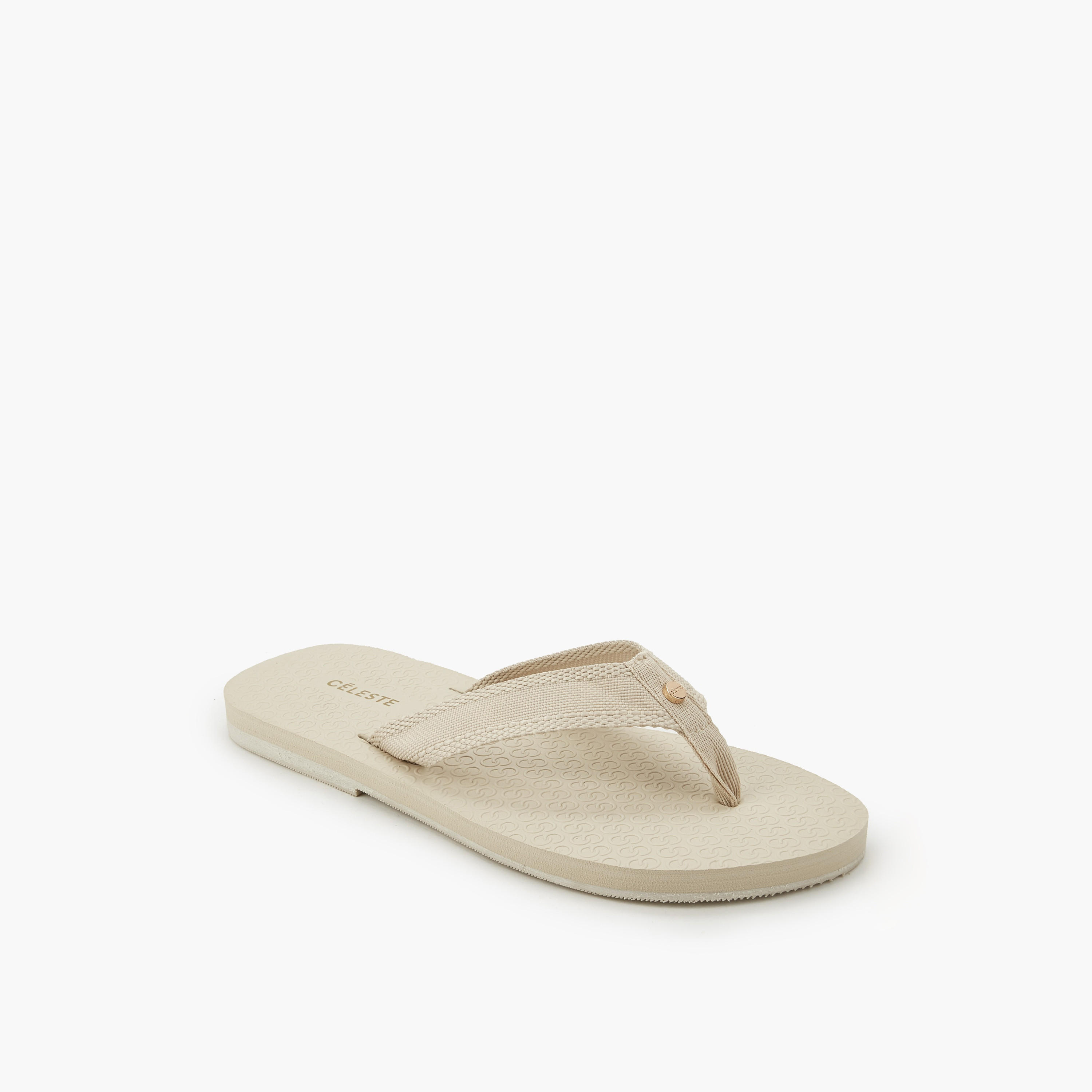 شبشب مونوجرام بارز الملمس للنساء من سيليست-women-shoes-flipflopsandslides-image-2