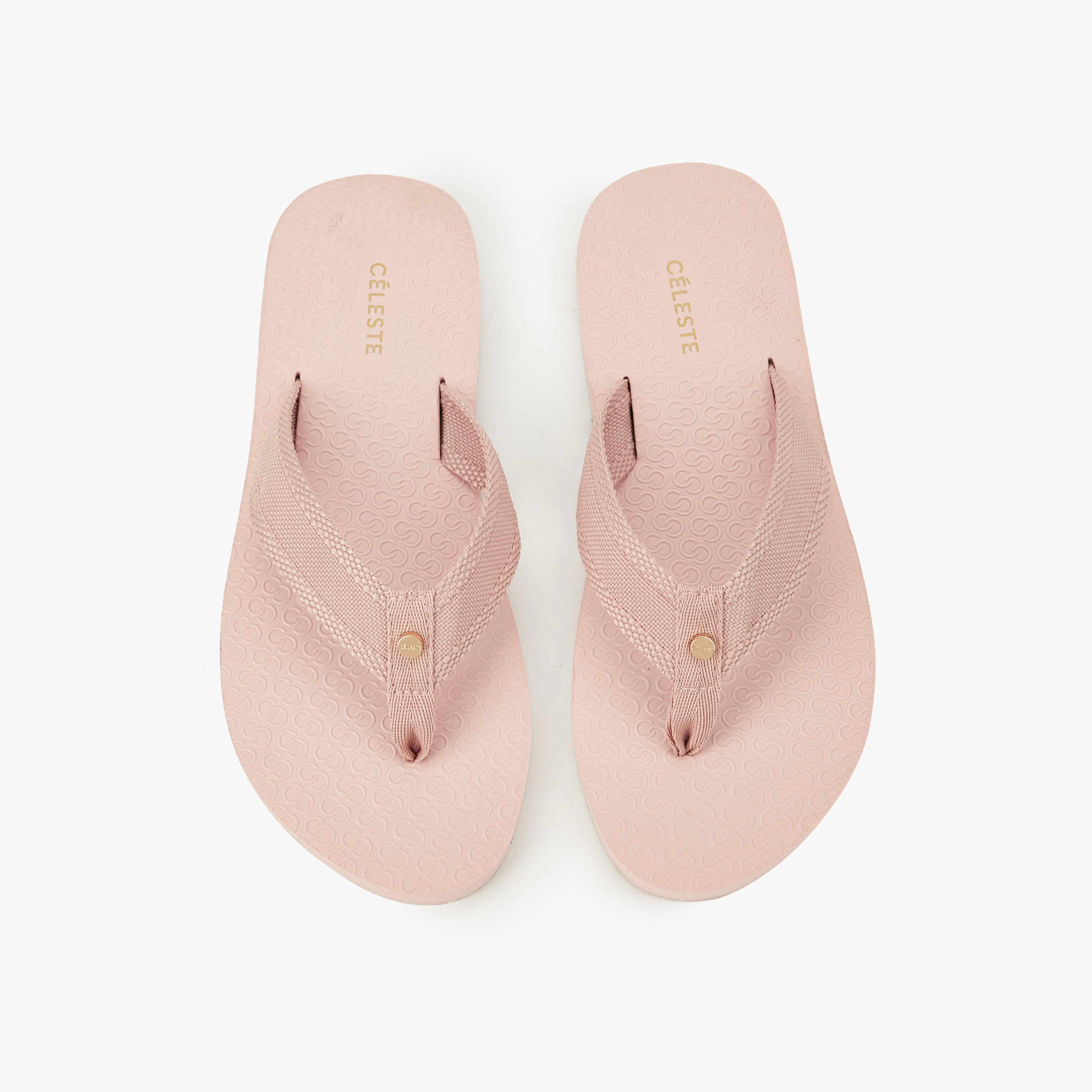 شبشب مونوجرام بارز الملمس للنساء من سيليست-women-shoes-flipflopsandslides-image-1
