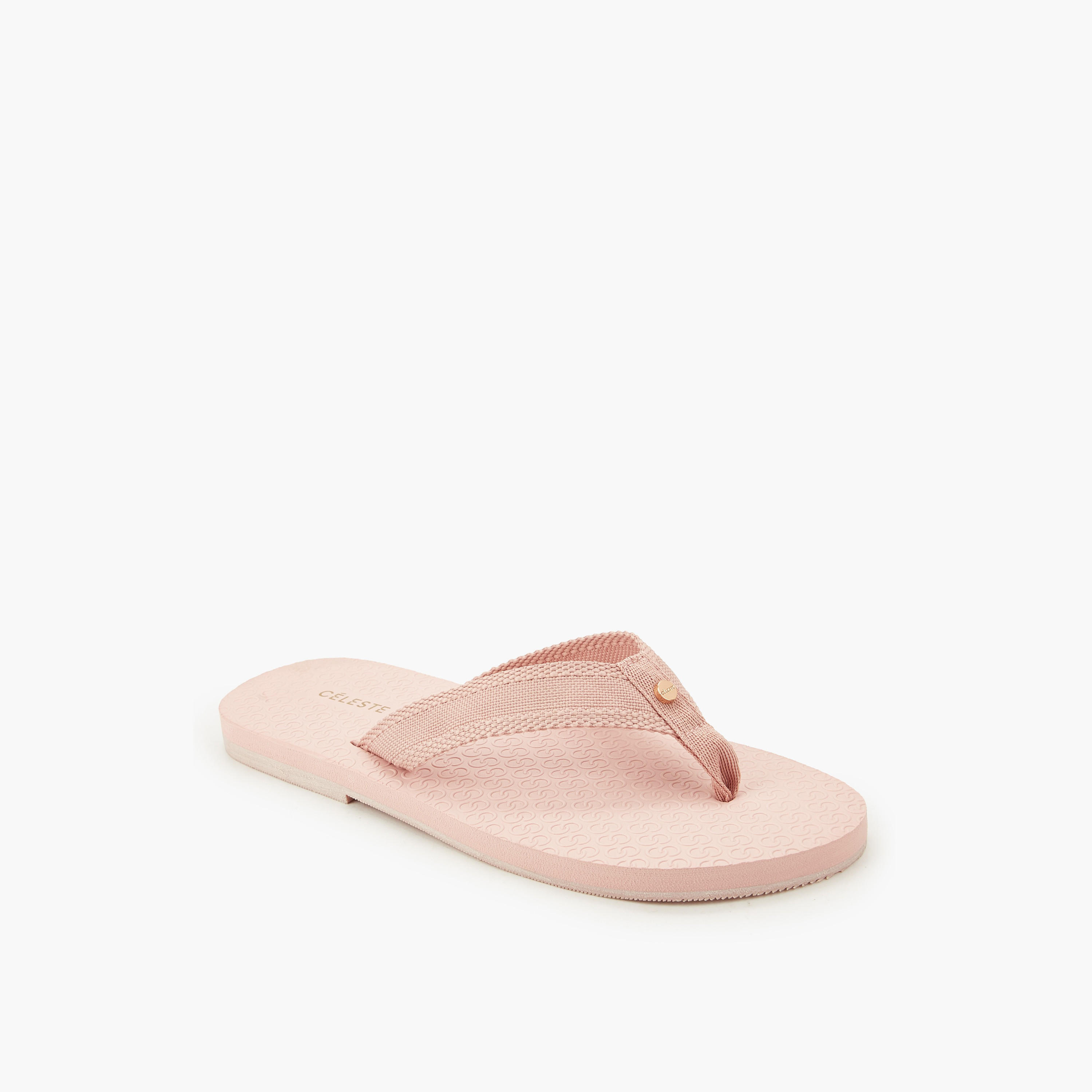 شبشب مونوجرام بارز الملمس للنساء من سيليست-women-shoes-flipflopsandslides-image-2