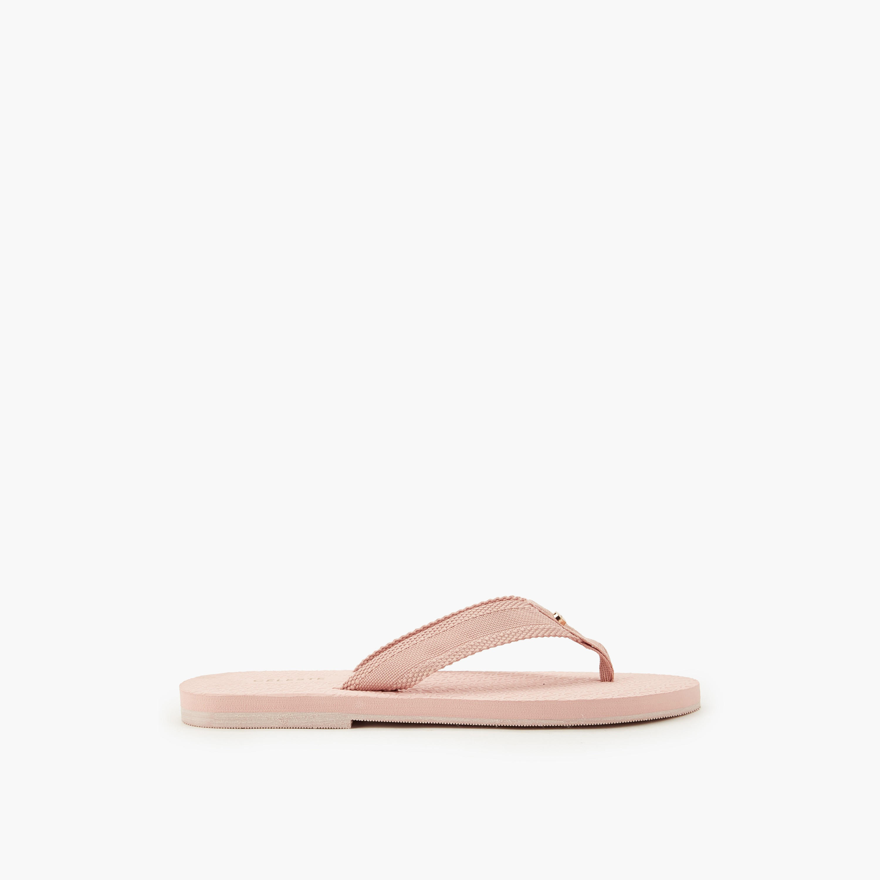 شبشب مونوجرام بارز الملمس للنساء من سيليست-women-shoes-flipflopsandslides-image-3