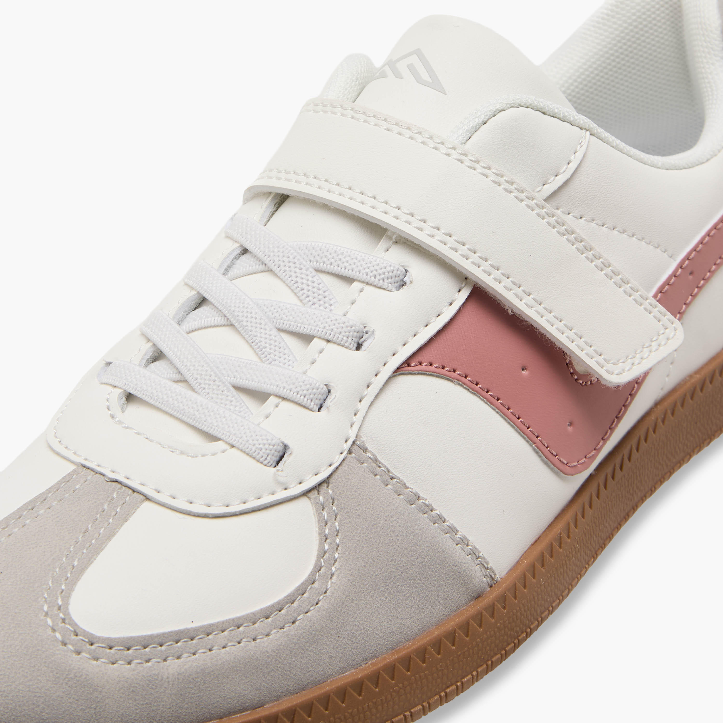 حذاء رياضي بشريط إغلاق لاصق للبنات من أوكلان من شوإكسبريس-girls-shoes-sneakers-image-4