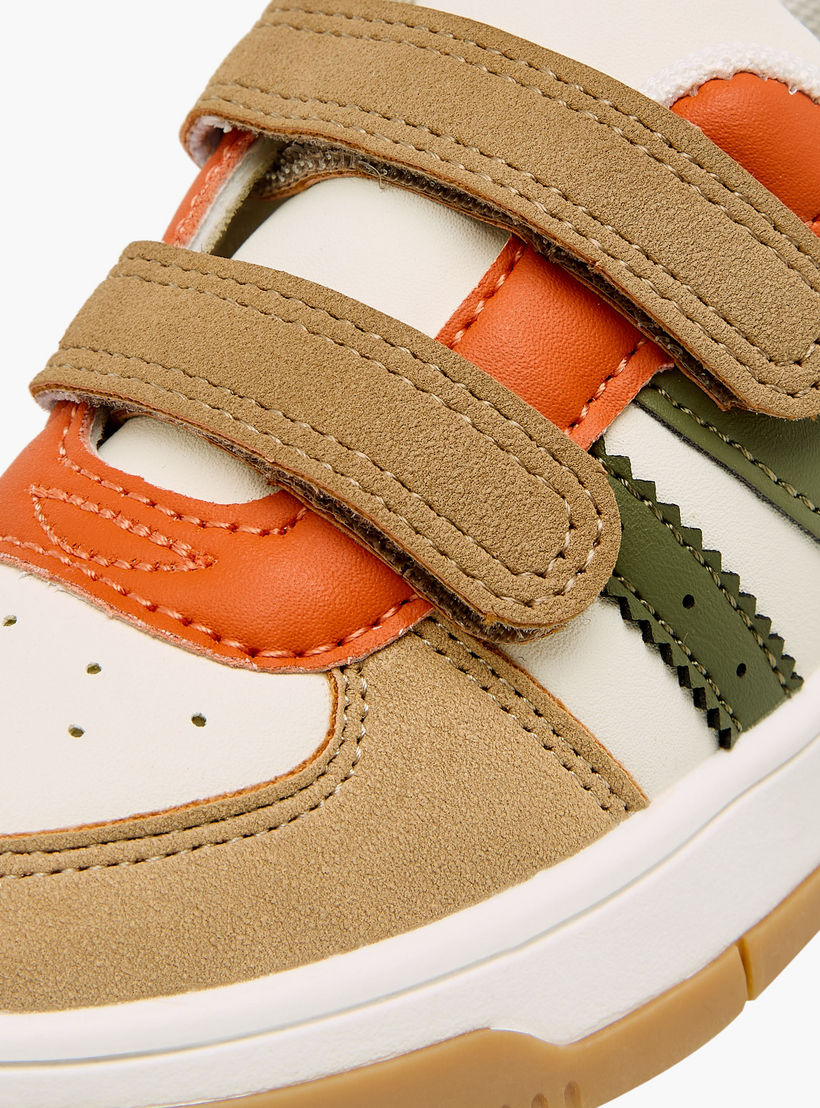 حذاء بشريط إغلاق للأولاد من جونيورز-boys-shoes-sneakers-image-4
