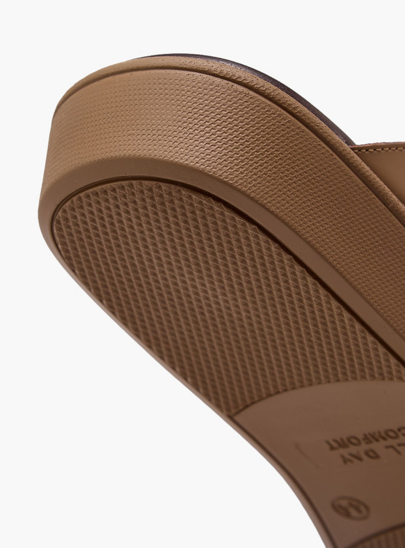 Le Confort Men Textured Leather Arabic Sandals-men-shoes-sandals-image-6