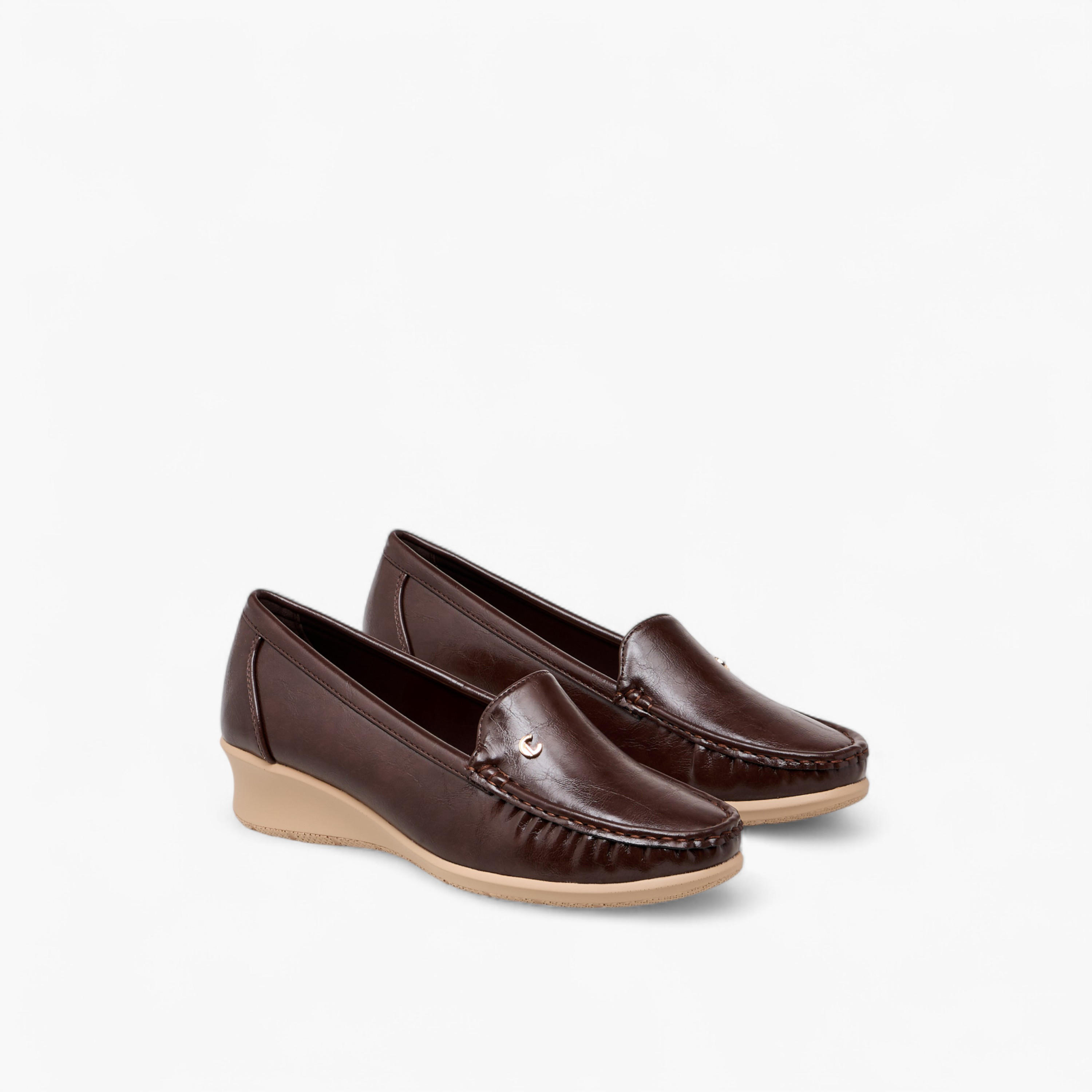 حذاء لوفر سادة سهل الارتداء بكعب ويدج من لو كونفورت-women-shoes-heels-image-1